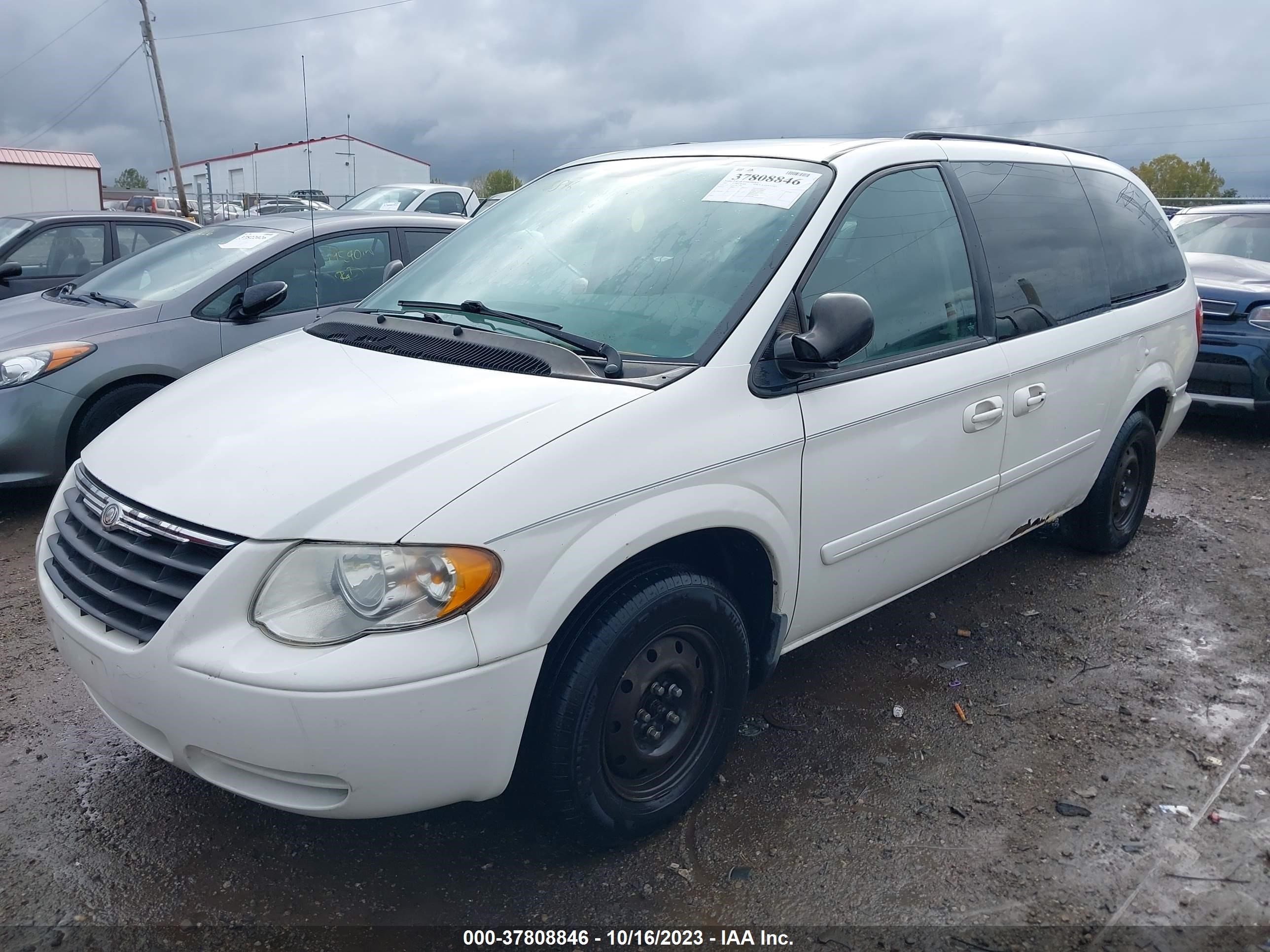 Photo 1 VIN: 2A4GP44R47R220987 - CHRYSLER TOWN & COUNTRY 