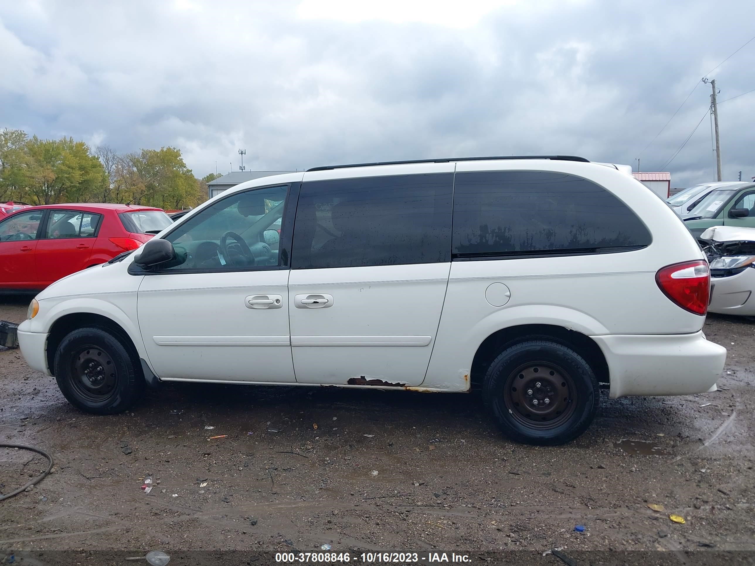 Photo 13 VIN: 2A4GP44R47R220987 - CHRYSLER TOWN & COUNTRY 