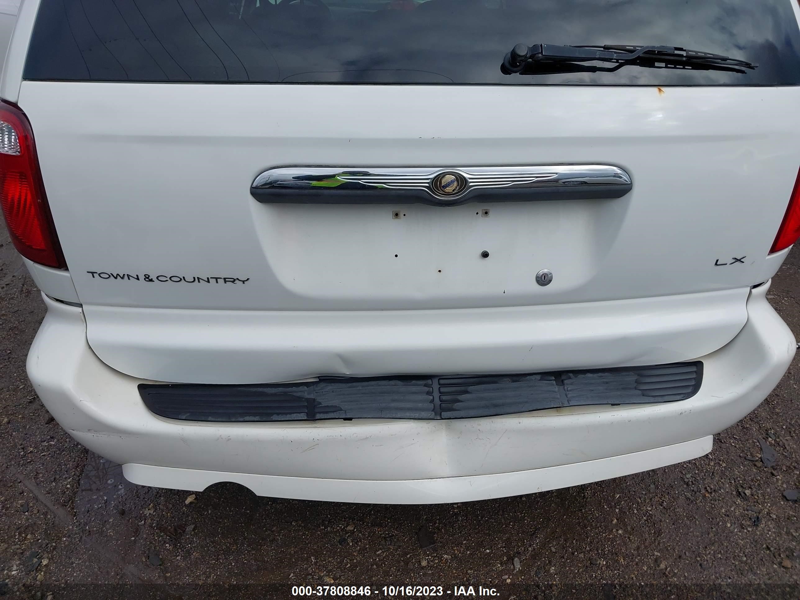 Photo 5 VIN: 2A4GP44R47R220987 - CHRYSLER TOWN & COUNTRY 