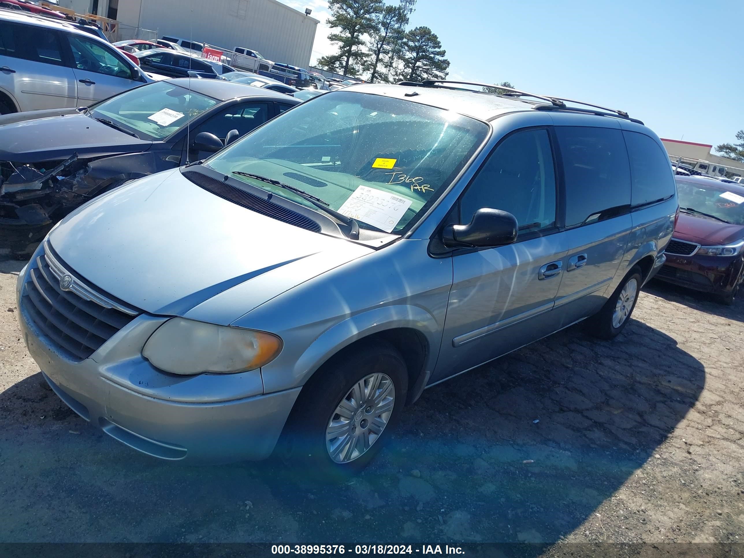 Photo 1 VIN: 2A4GP44R56R880440 - CHRYSLER TOWN & COUNTRY 