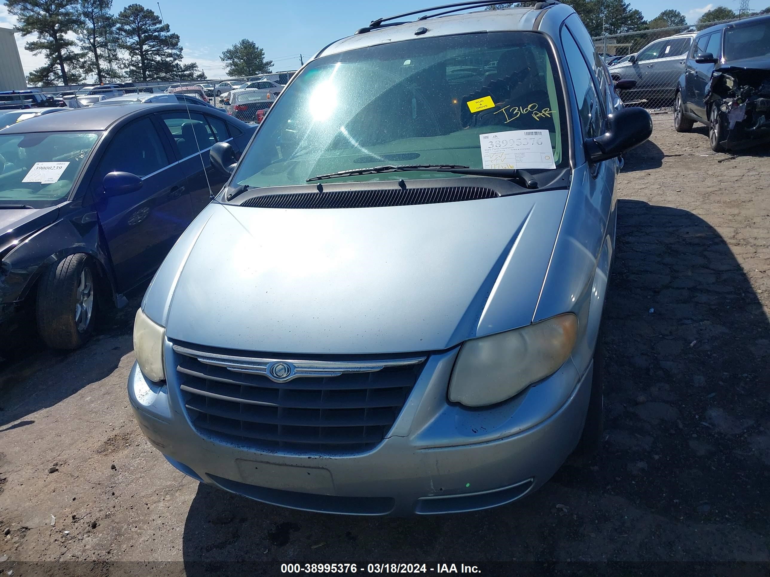 Photo 11 VIN: 2A4GP44R56R880440 - CHRYSLER TOWN & COUNTRY 