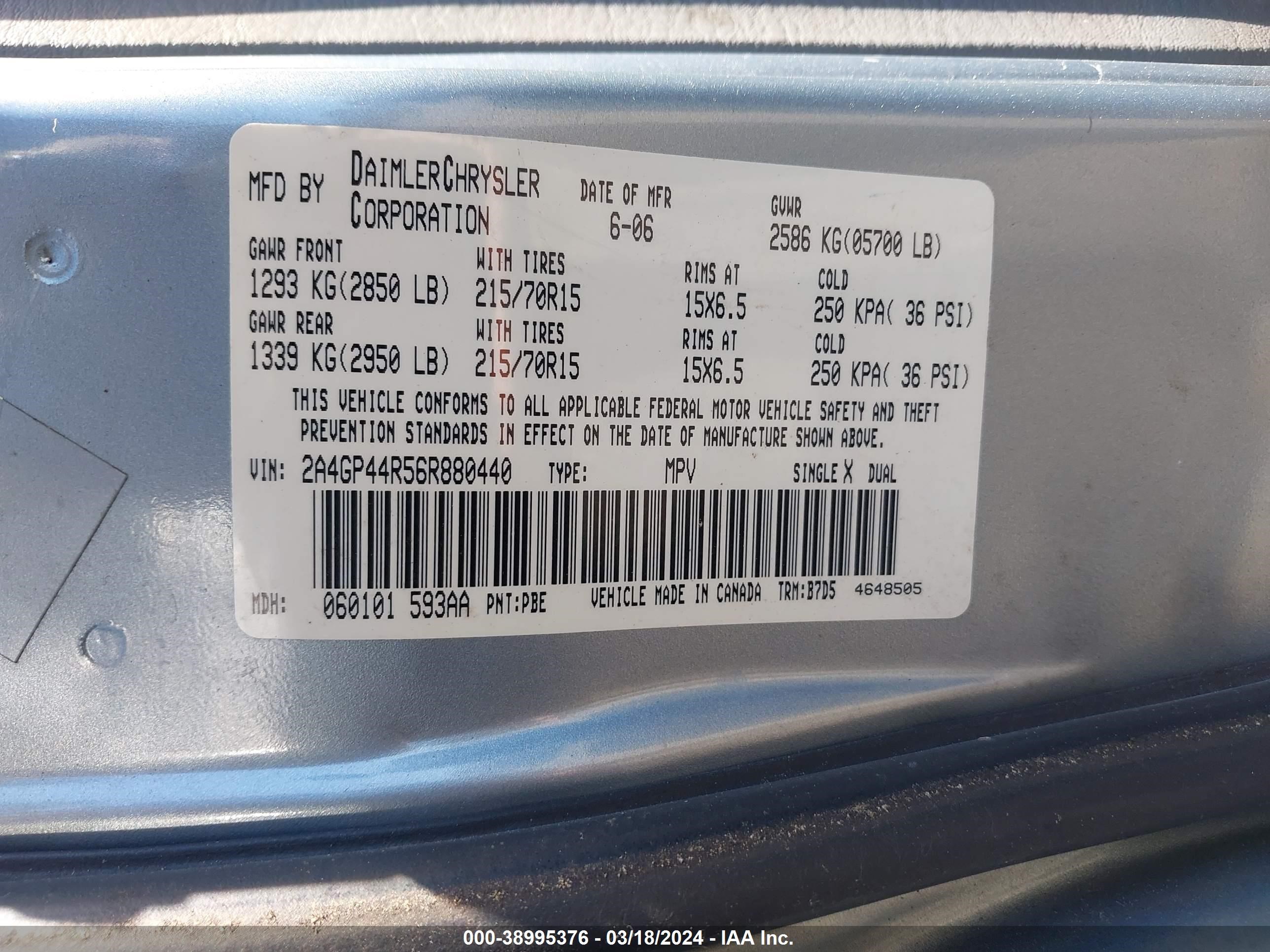 Photo 8 VIN: 2A4GP44R56R880440 - CHRYSLER TOWN & COUNTRY 