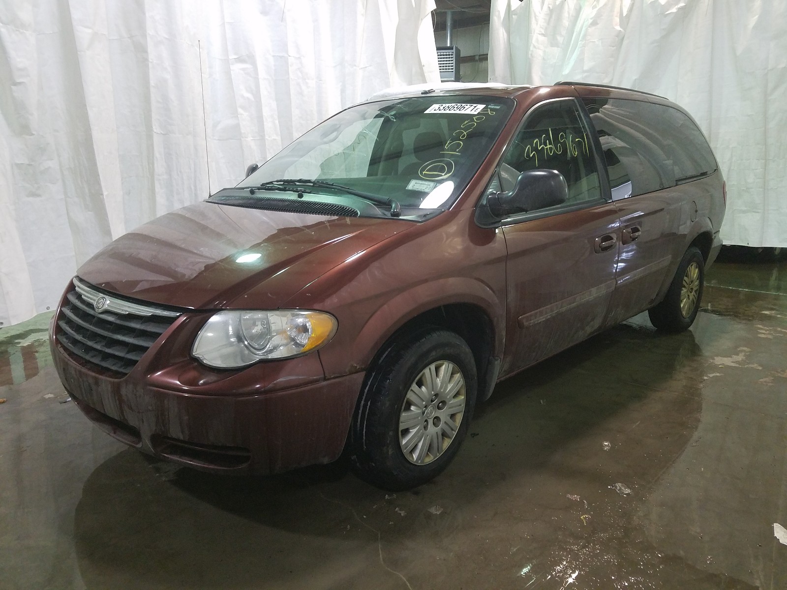 Photo 1 VIN: 2A4GP44R57R341026 - CHRYSLER TOWN &AMP COU 