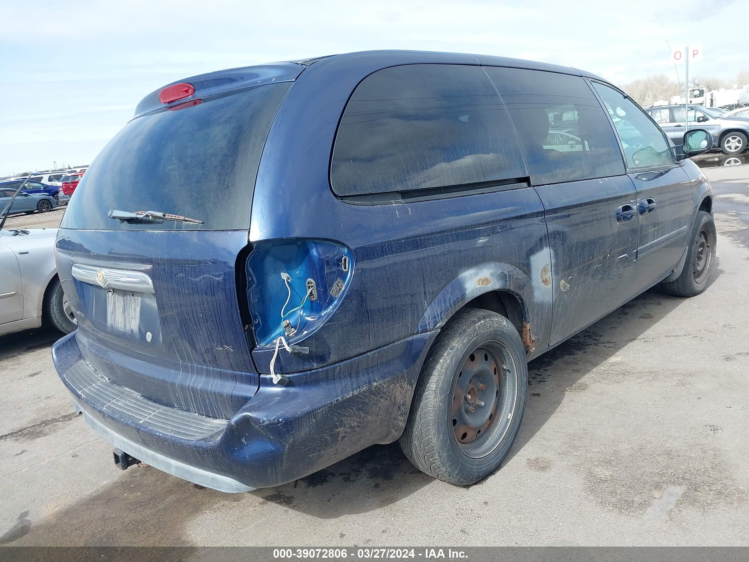 Photo 3 VIN: 2A4GP44R66R730580 - CHRYSLER TOWN & COUNTRY 