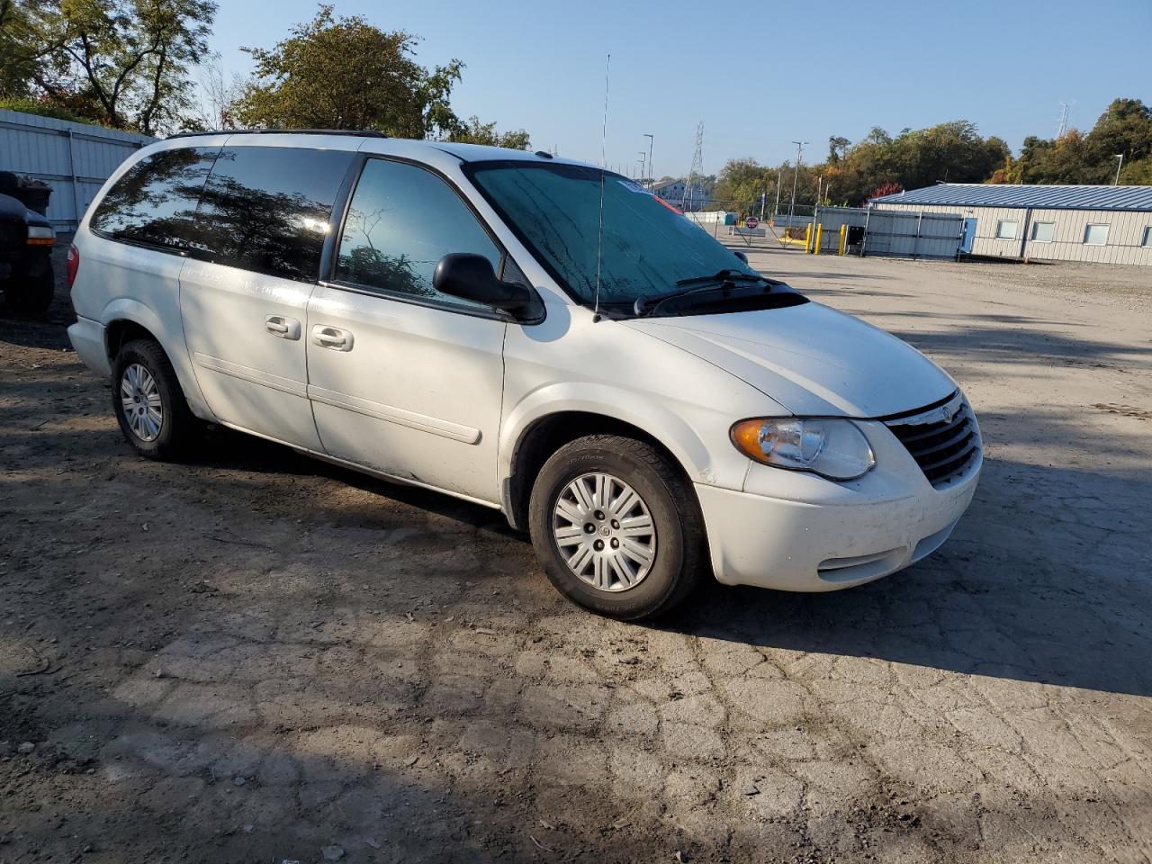 Photo 3 VIN: 2A4GP44R67R340984 - CHRYSLER TOWN & COUNTRY 