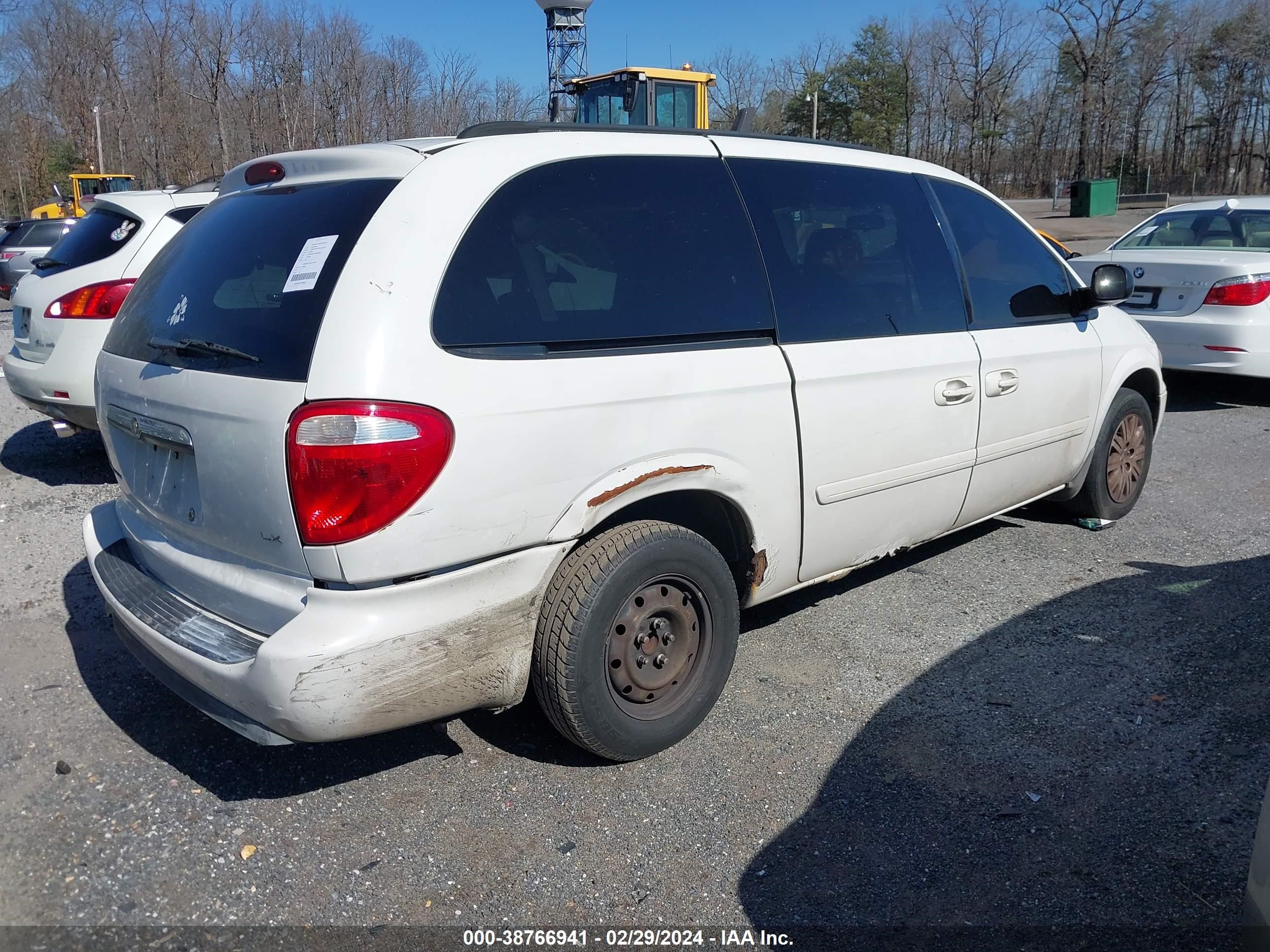 Photo 3 VIN: 2A4GP44R76R881055 - CHRYSLER TOWN & COUNTRY 