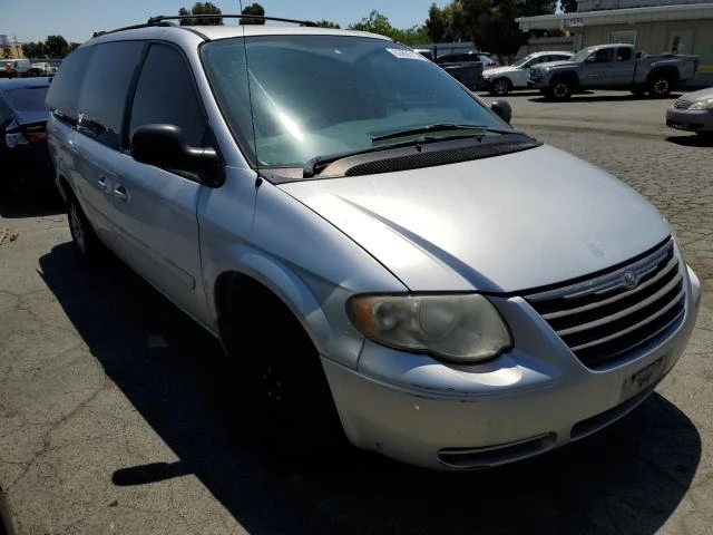 Photo 3 VIN: 2A4GP44R86R794541 - CHRYSLER TOWN & COU 