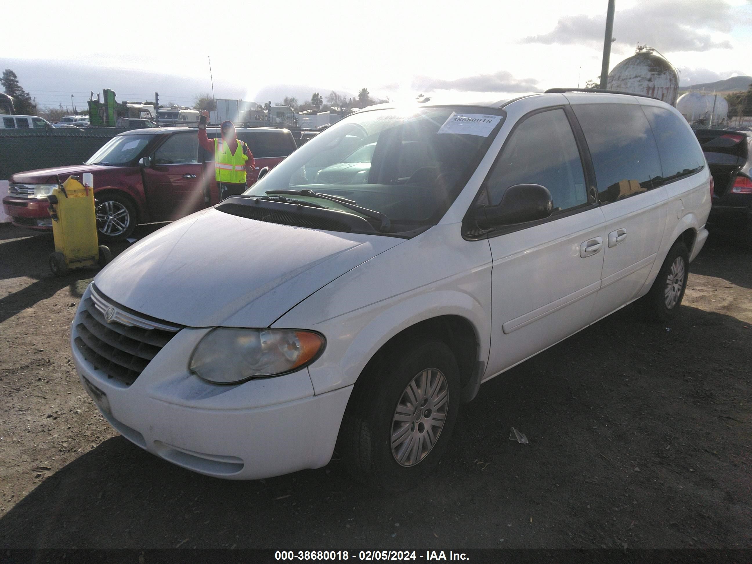 Photo 1 VIN: 2A4GP44R87R343367 - CHRYSLER TOWN & COUNTRY 