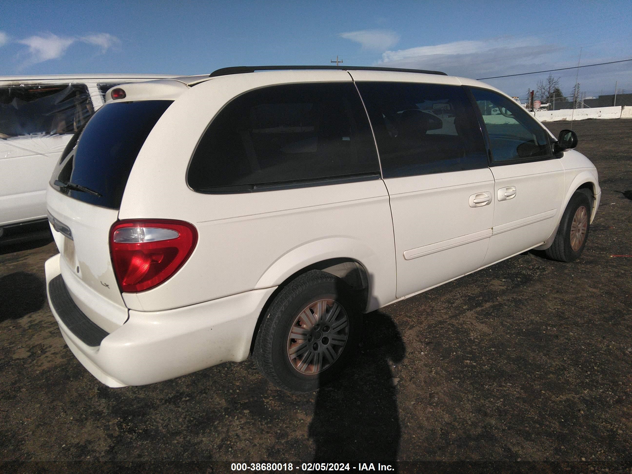 Photo 3 VIN: 2A4GP44R87R343367 - CHRYSLER TOWN & COUNTRY 