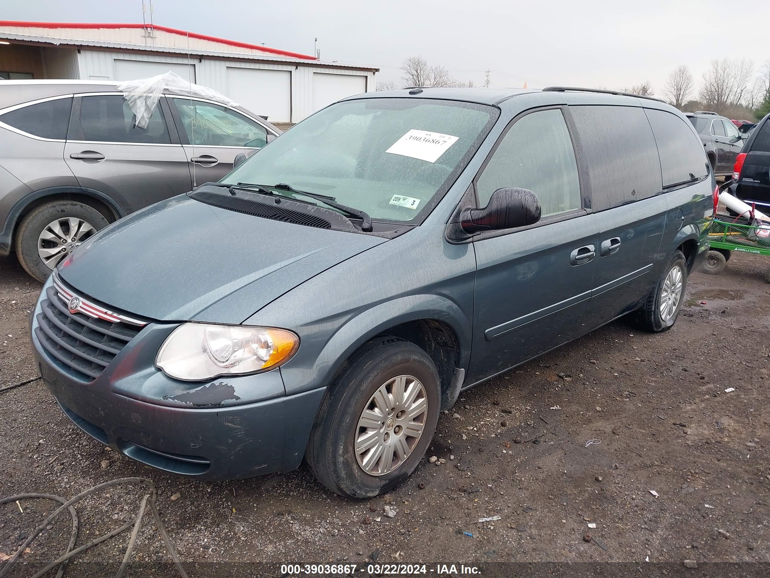 Photo 1 VIN: 2A4GP44R96R889402 - CHRYSLER TOWN & COUNTRY 