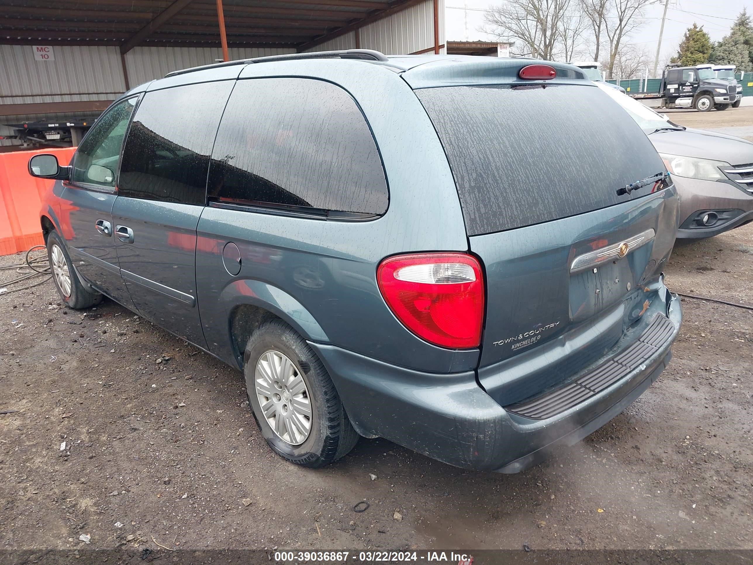 Photo 2 VIN: 2A4GP44R96R889402 - CHRYSLER TOWN & COUNTRY 