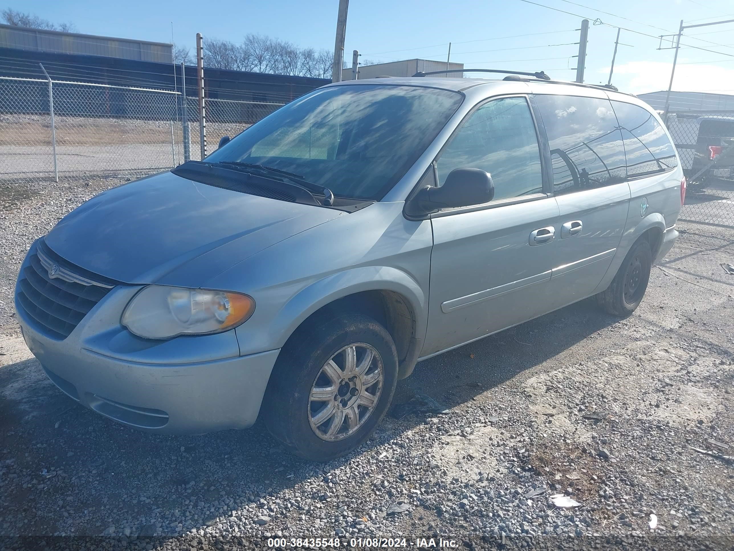 Photo 1 VIN: 2A4GP44RX6R665605 - CHRYSLER TOWN & COUNTRY 