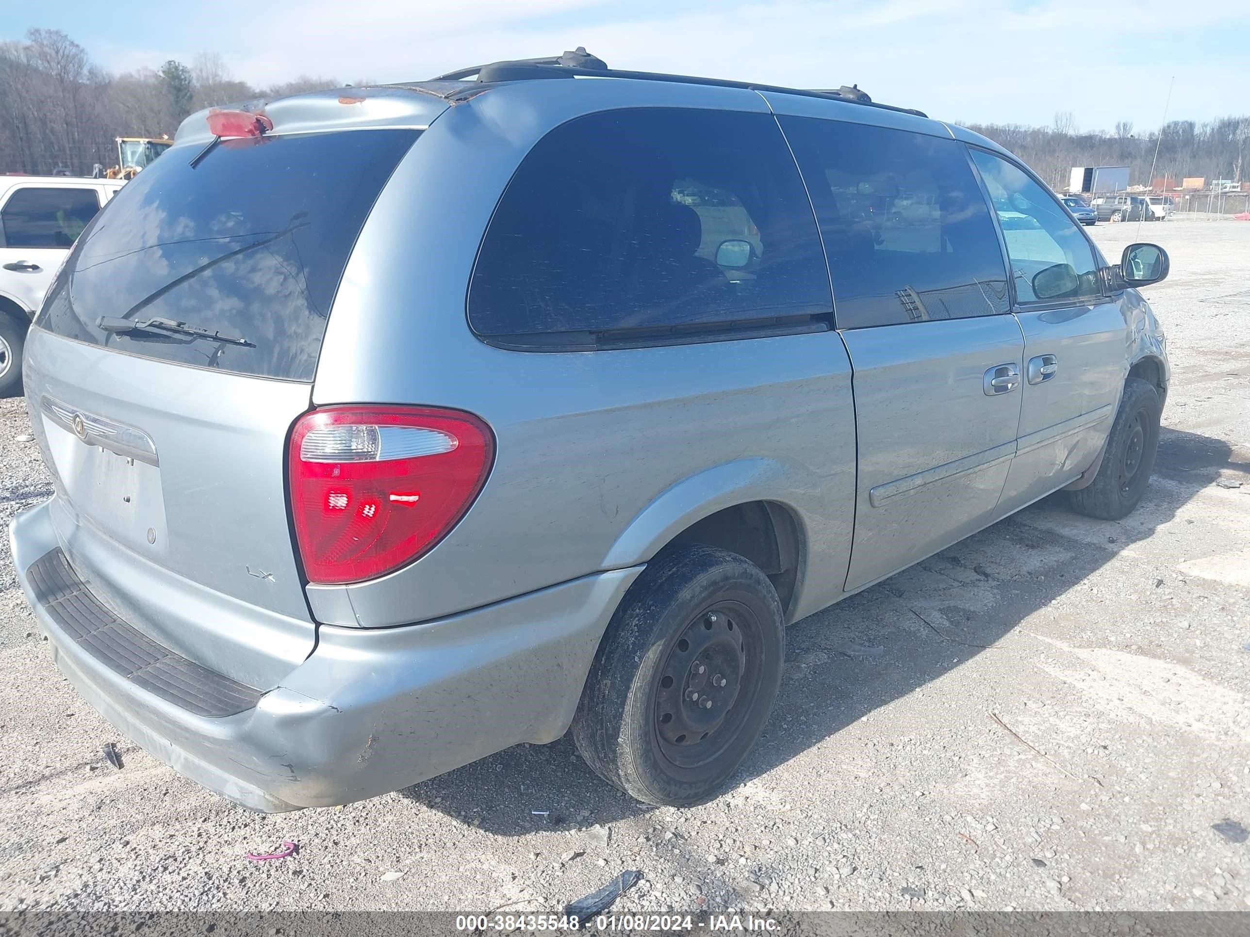 Photo 3 VIN: 2A4GP44RX6R665605 - CHRYSLER TOWN & COUNTRY 