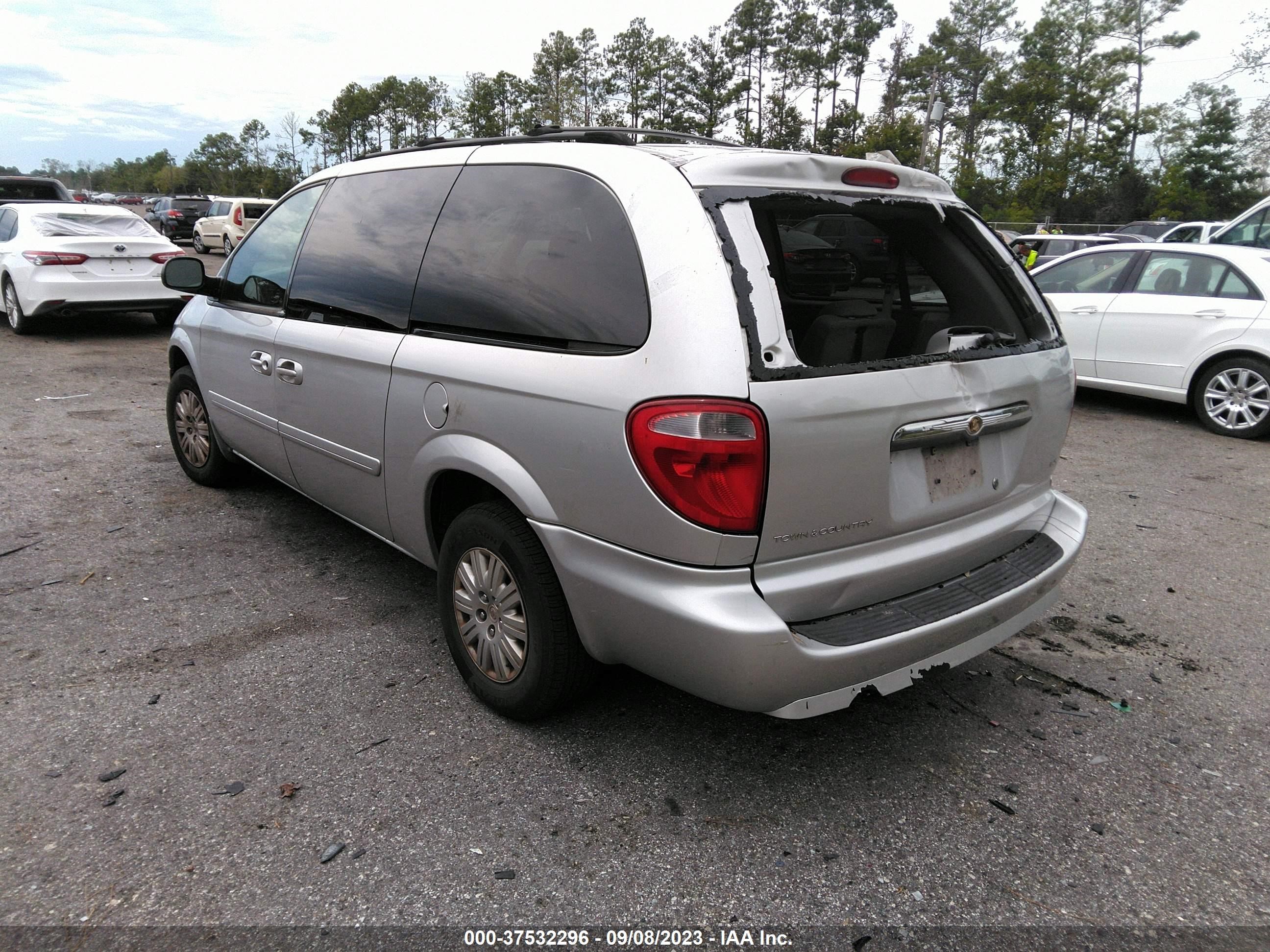 Photo 2 VIN: 2A4GP44RX7R100174 - CHRYSLER TOWN & COUNTRY 