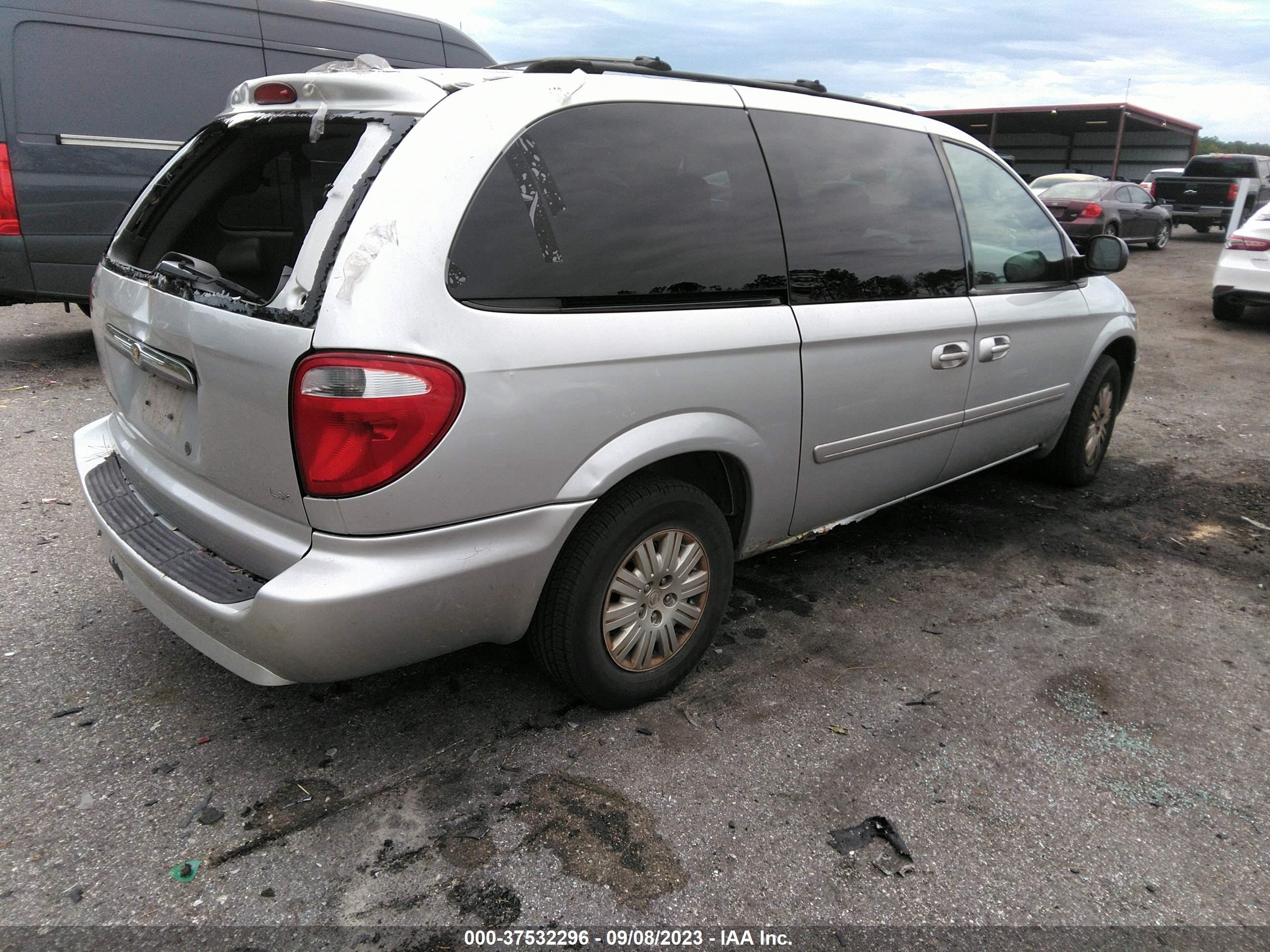 Photo 3 VIN: 2A4GP44RX7R100174 - CHRYSLER TOWN & COUNTRY 