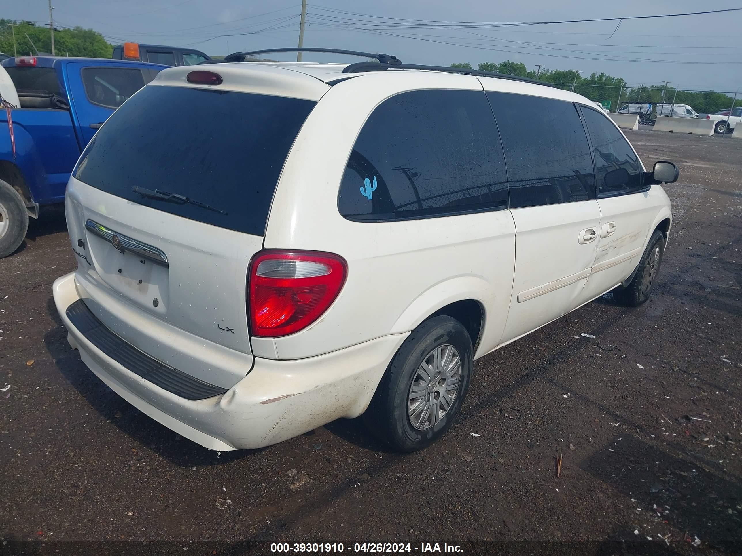 Photo 3 VIN: 2A4GP44RX7R147432 - CHRYSLER TOWN & COUNTRY 