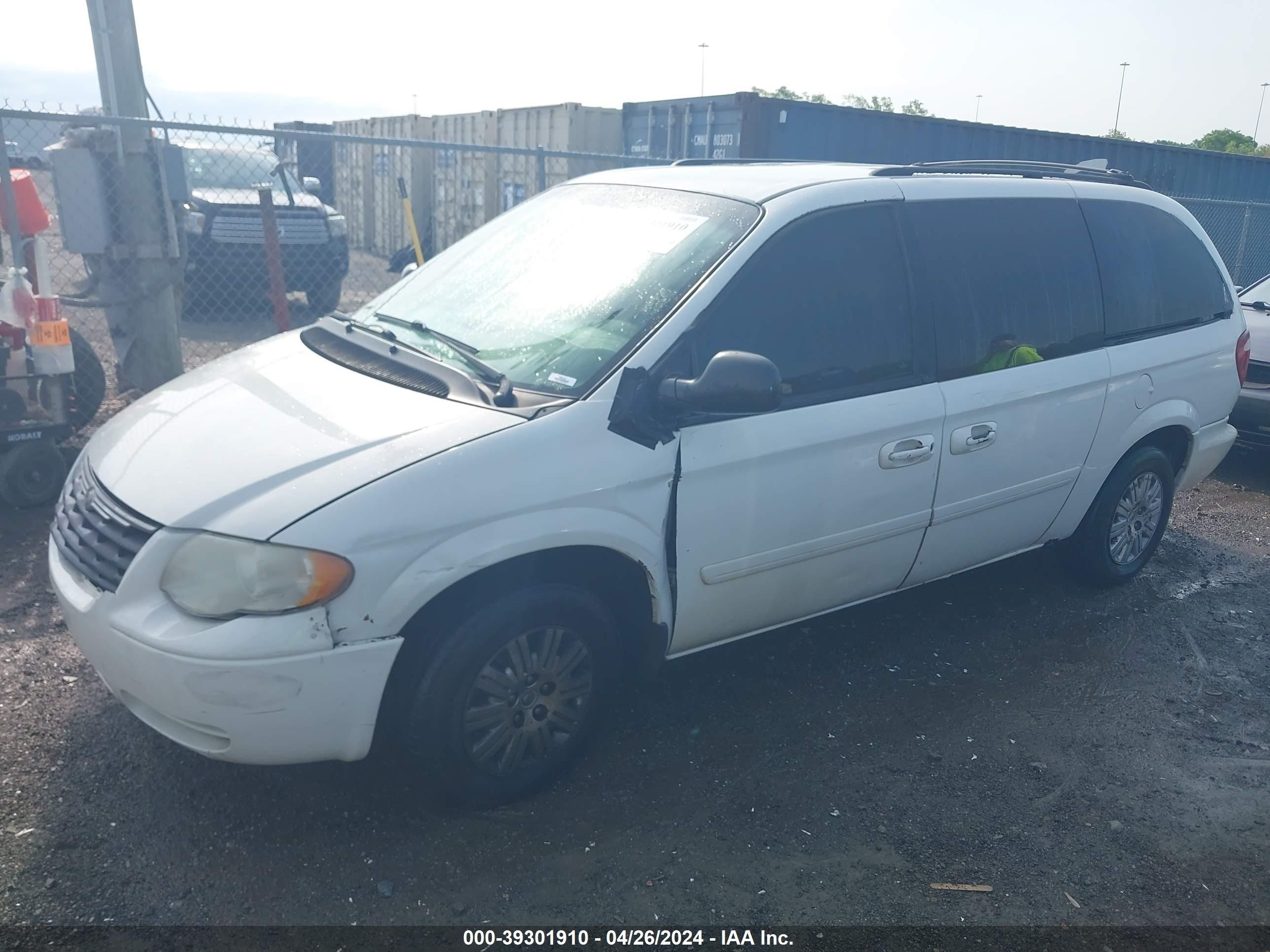 Photo 5 VIN: 2A4GP44RX7R147432 - CHRYSLER TOWN & COUNTRY 