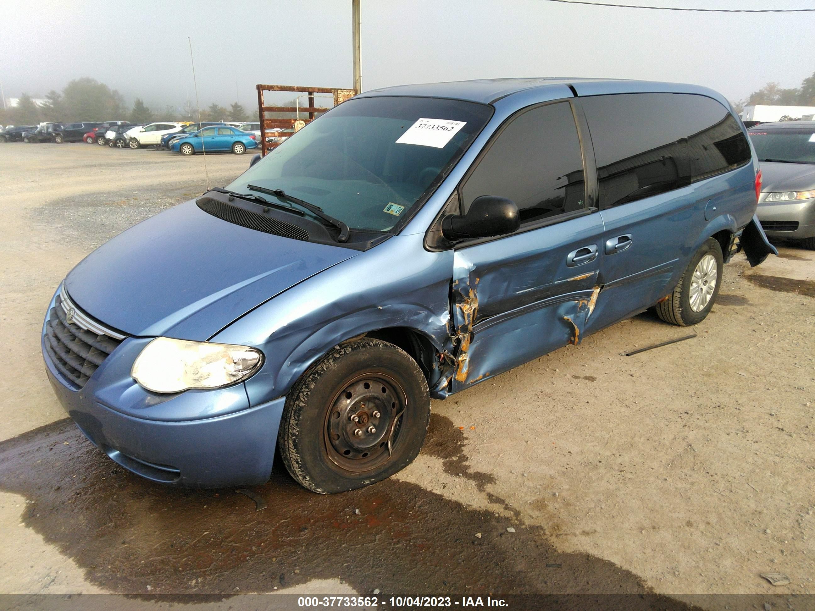 Photo 1 VIN: 2A4GP44RX7R238023 - CHRYSLER TOWN & COUNTRY 