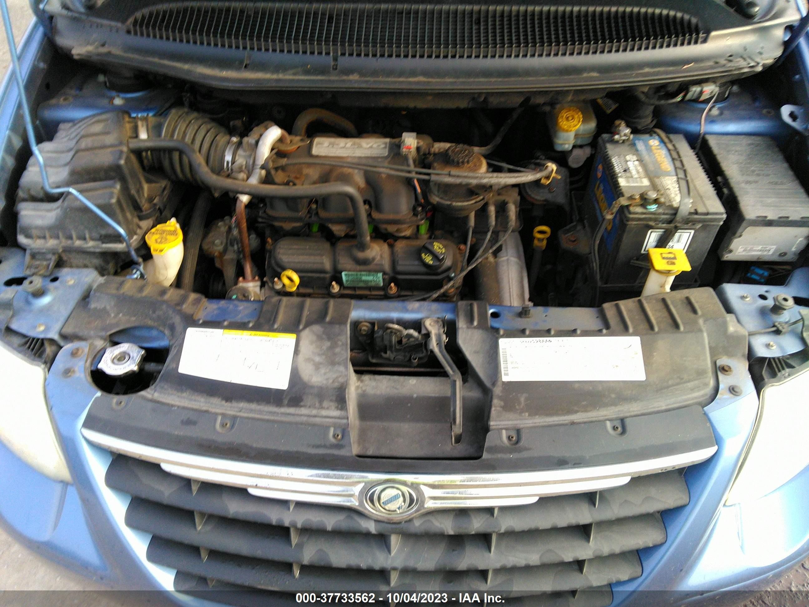 Photo 9 VIN: 2A4GP44RX7R238023 - CHRYSLER TOWN & COUNTRY 