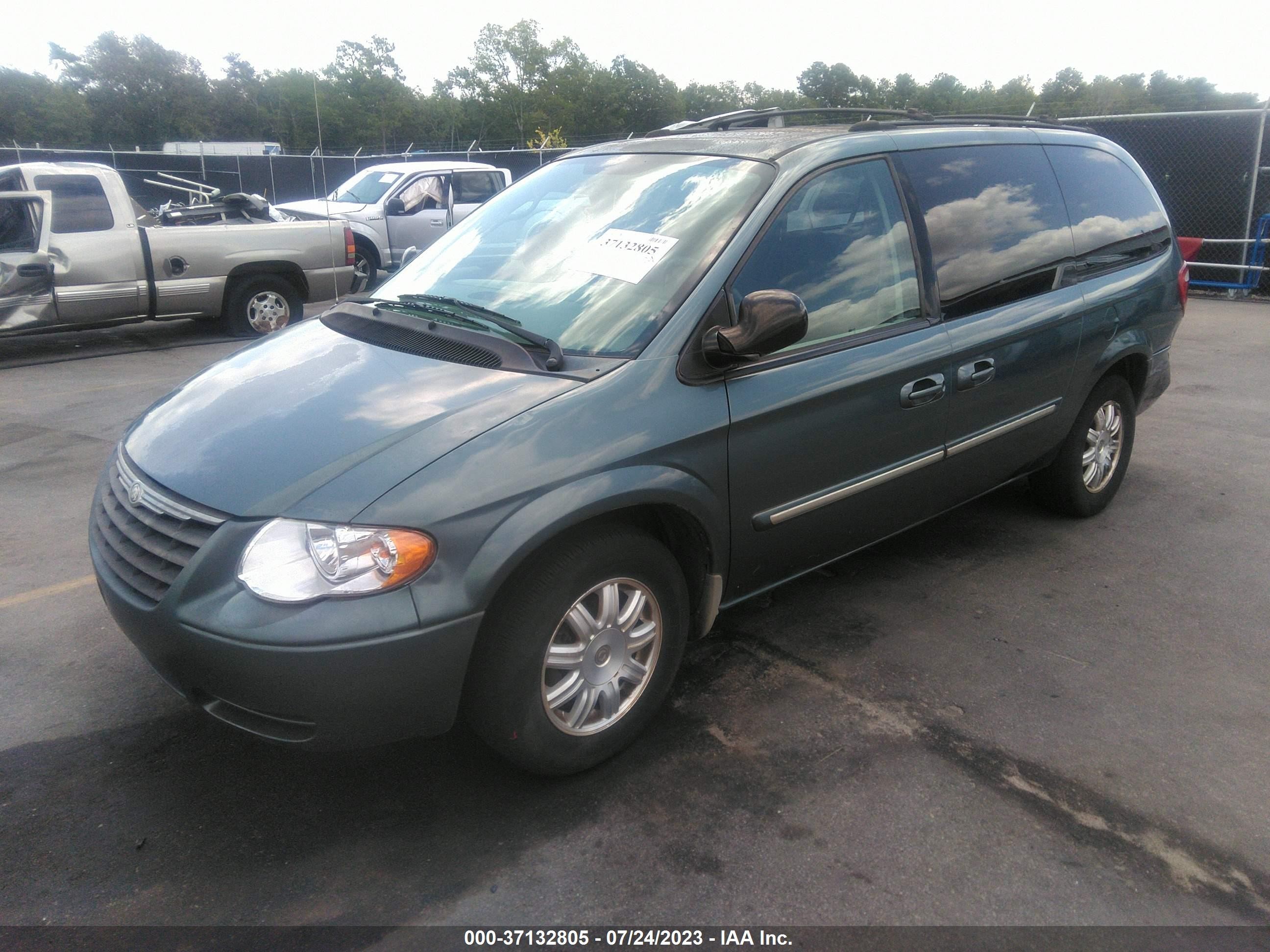 Photo 1 VIN: 2A4GP54L06R671916 - CHRYSLER TOWN & COUNTRY 