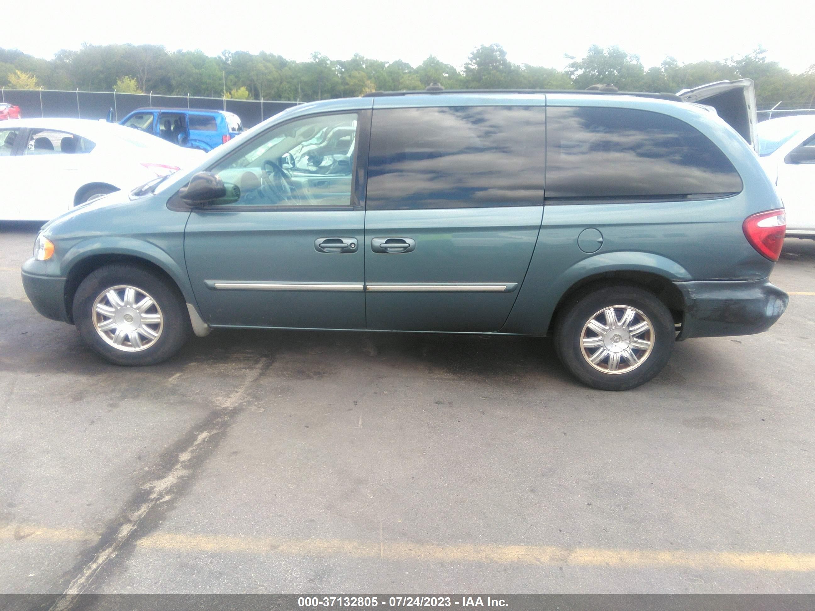 Photo 13 VIN: 2A4GP54L06R671916 - CHRYSLER TOWN & COUNTRY 