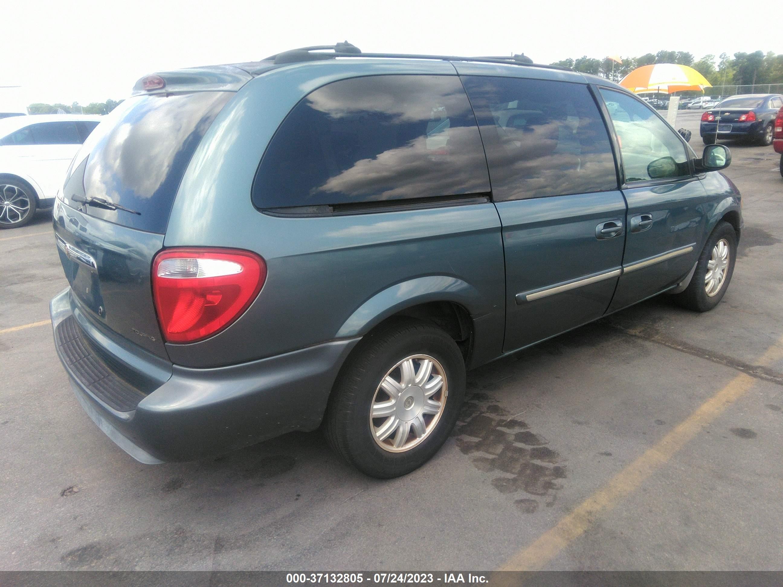 Photo 3 VIN: 2A4GP54L06R671916 - CHRYSLER TOWN & COUNTRY 