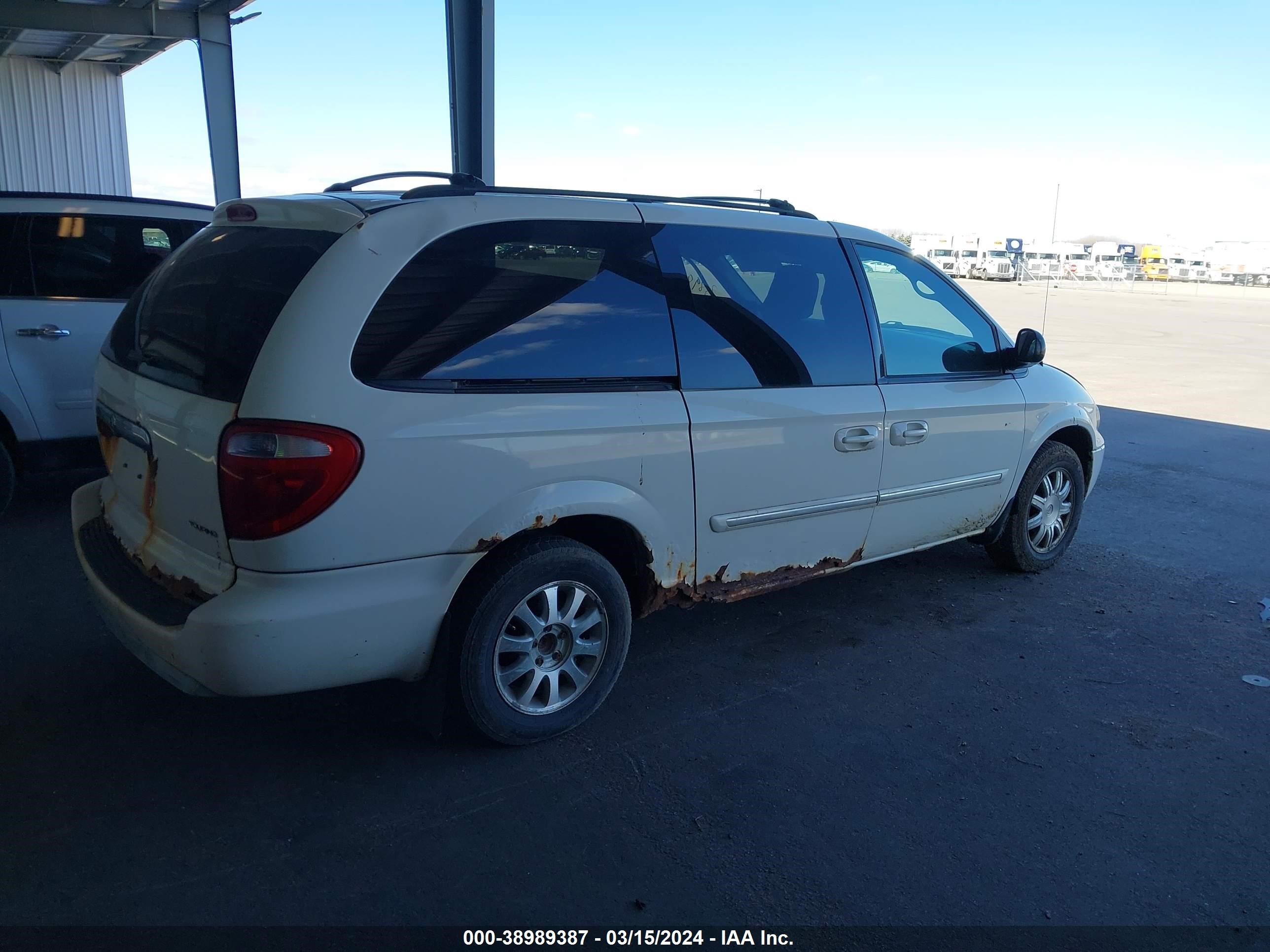 Photo 3 VIN: 2A4GP54L06R858167 - CHRYSLER TOWN & COUNTRY 