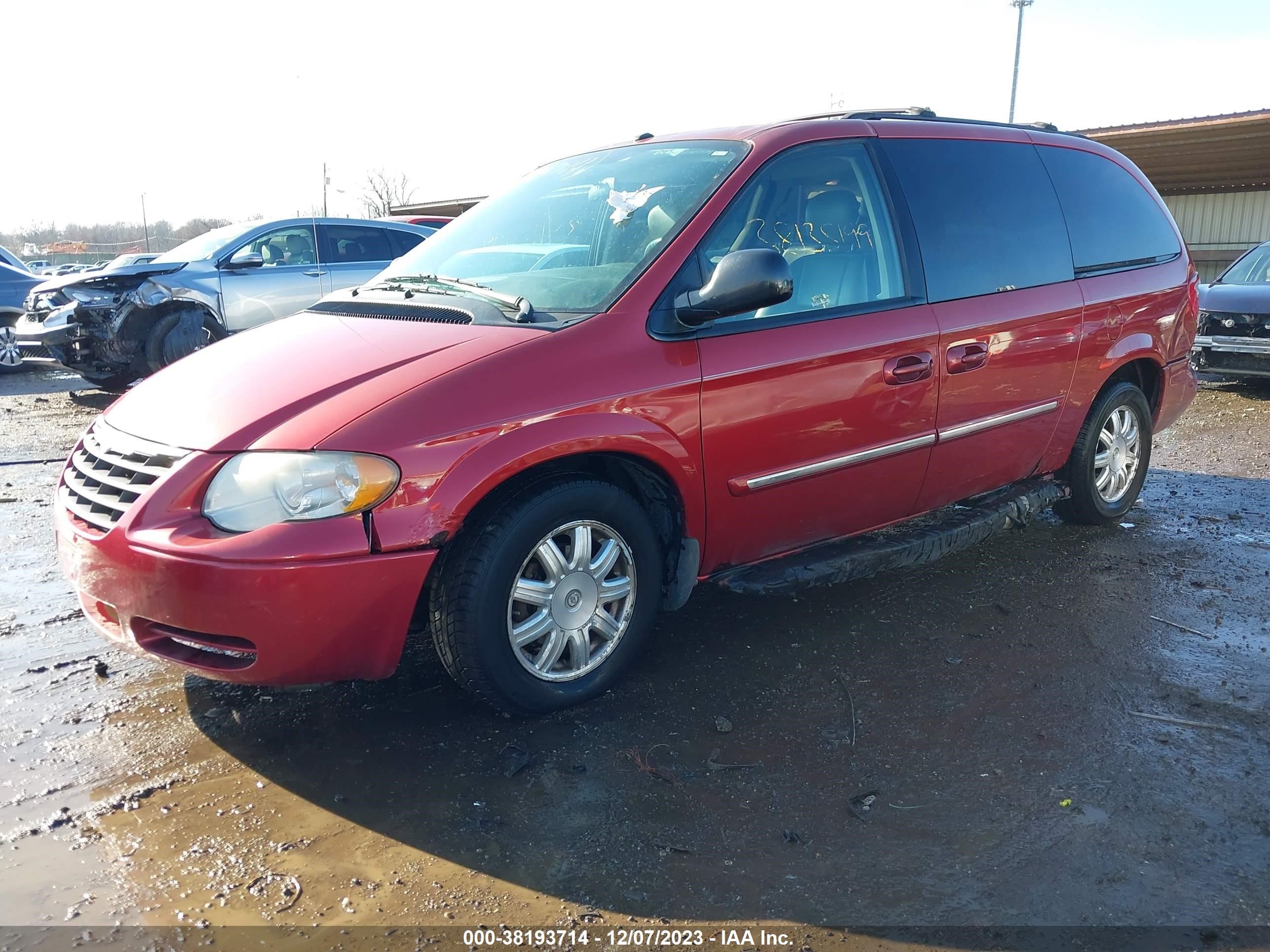 Photo 1 VIN: 2A4GP54L07R134268 - CHRYSLER TOWN & COUNTRY 