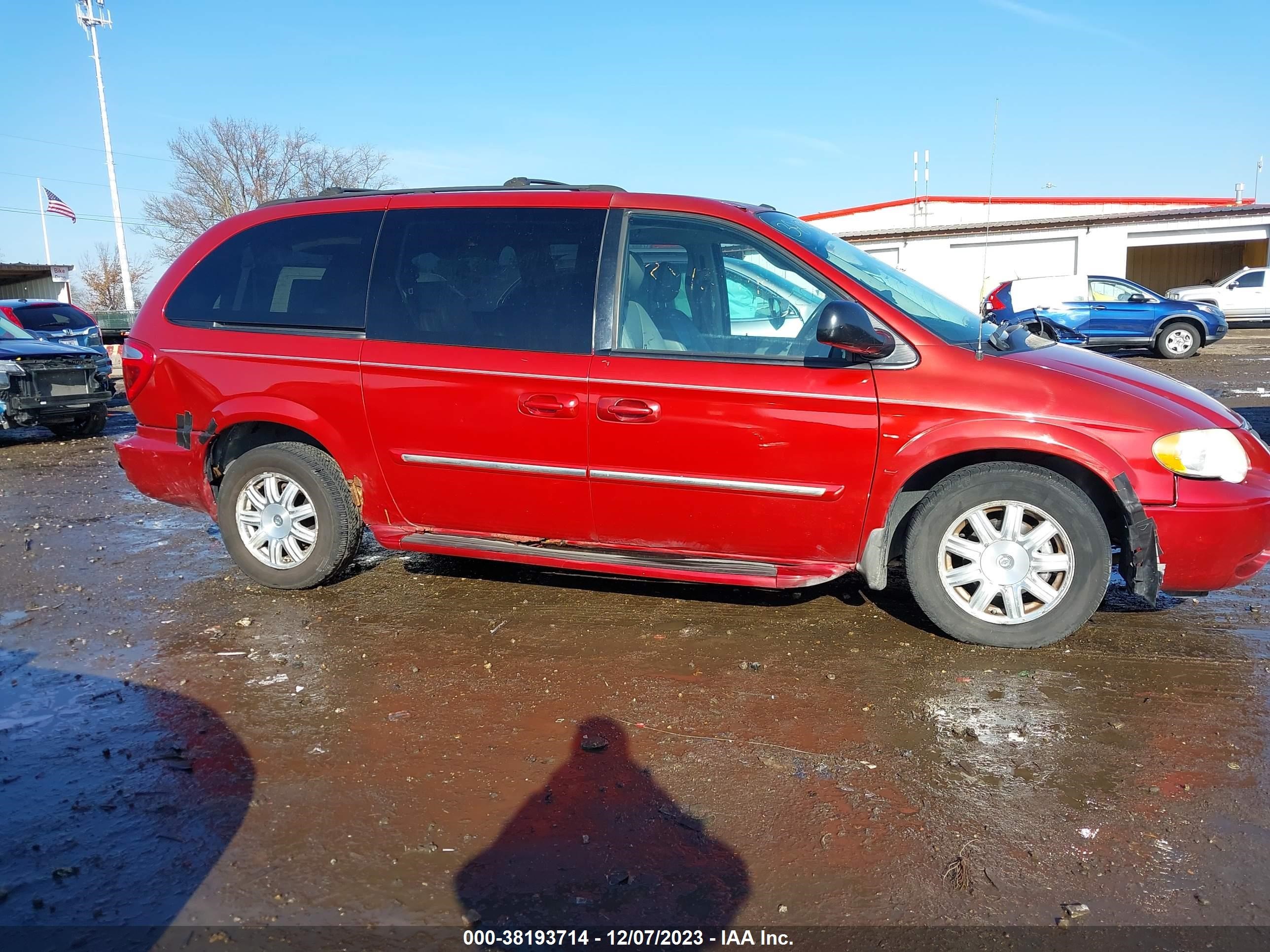 Photo 13 VIN: 2A4GP54L07R134268 - CHRYSLER TOWN & COUNTRY 