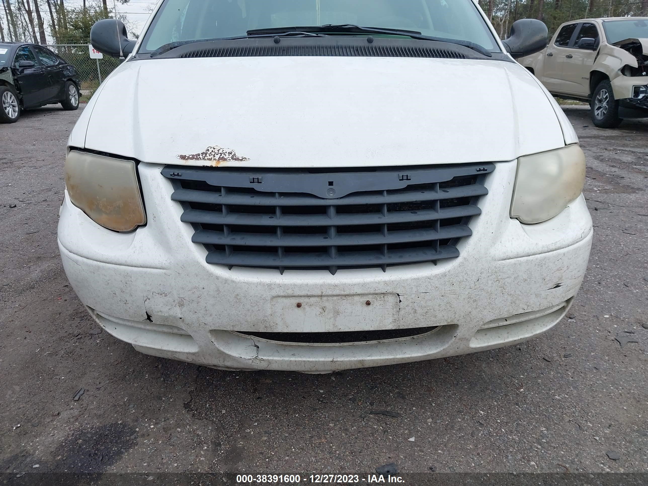 Photo 5 VIN: 2A4GP54L07R284252 - CHRYSLER TOWN & COUNTRY 