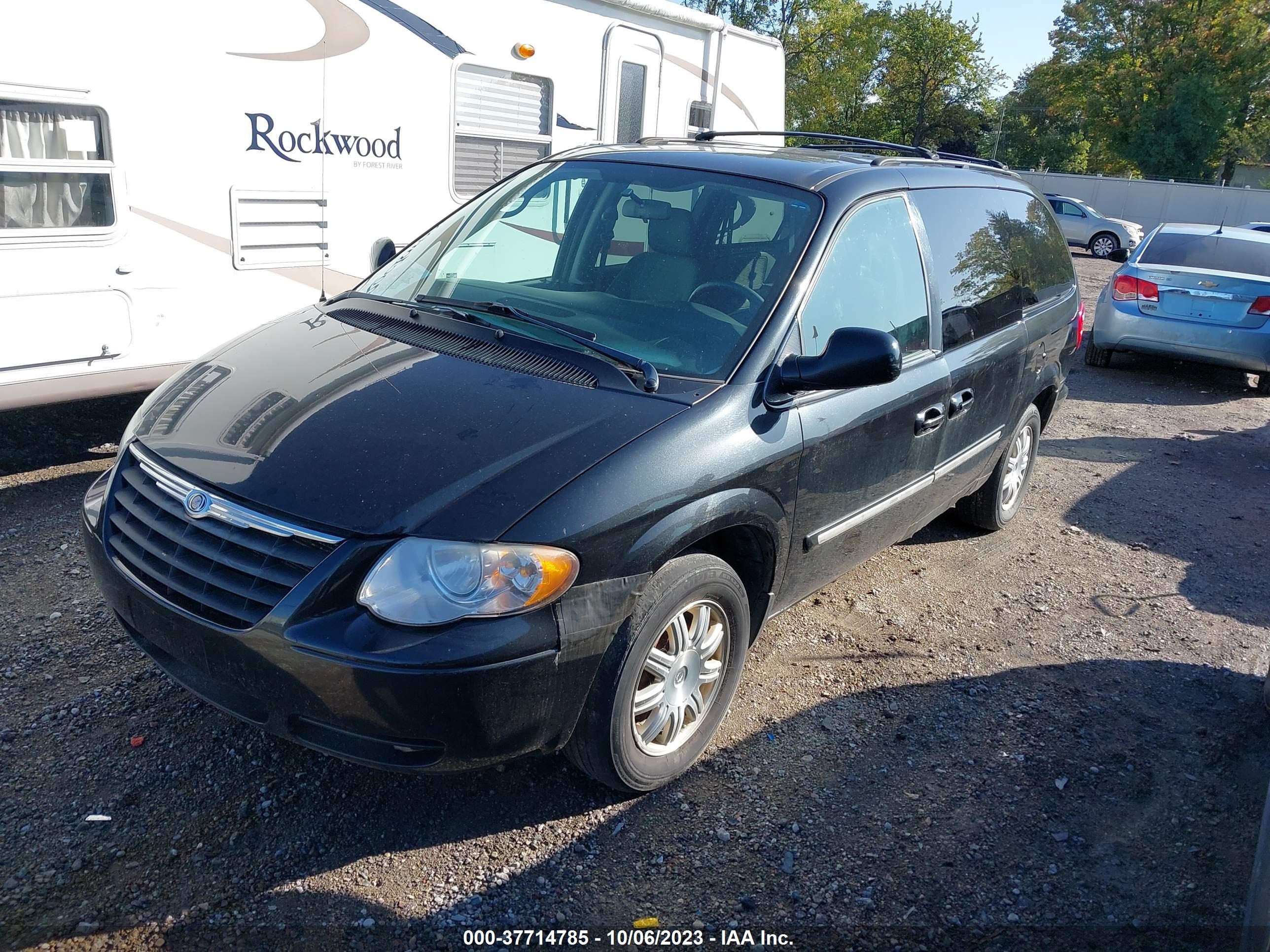 Photo 1 VIN: 2A4GP54L07R310820 - CHRYSLER TOWN & COUNTRY 