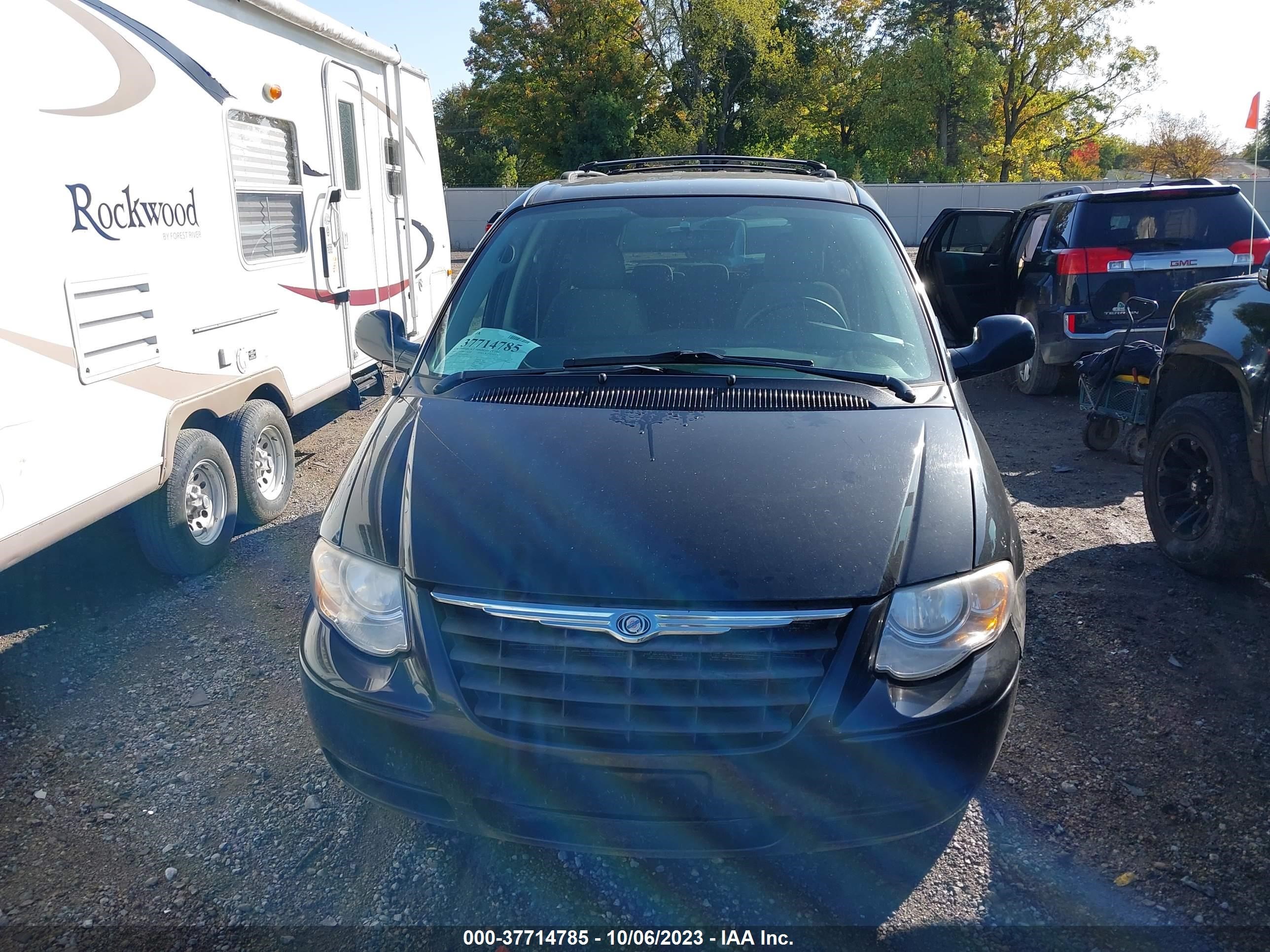 Photo 5 VIN: 2A4GP54L07R310820 - CHRYSLER TOWN & COUNTRY 