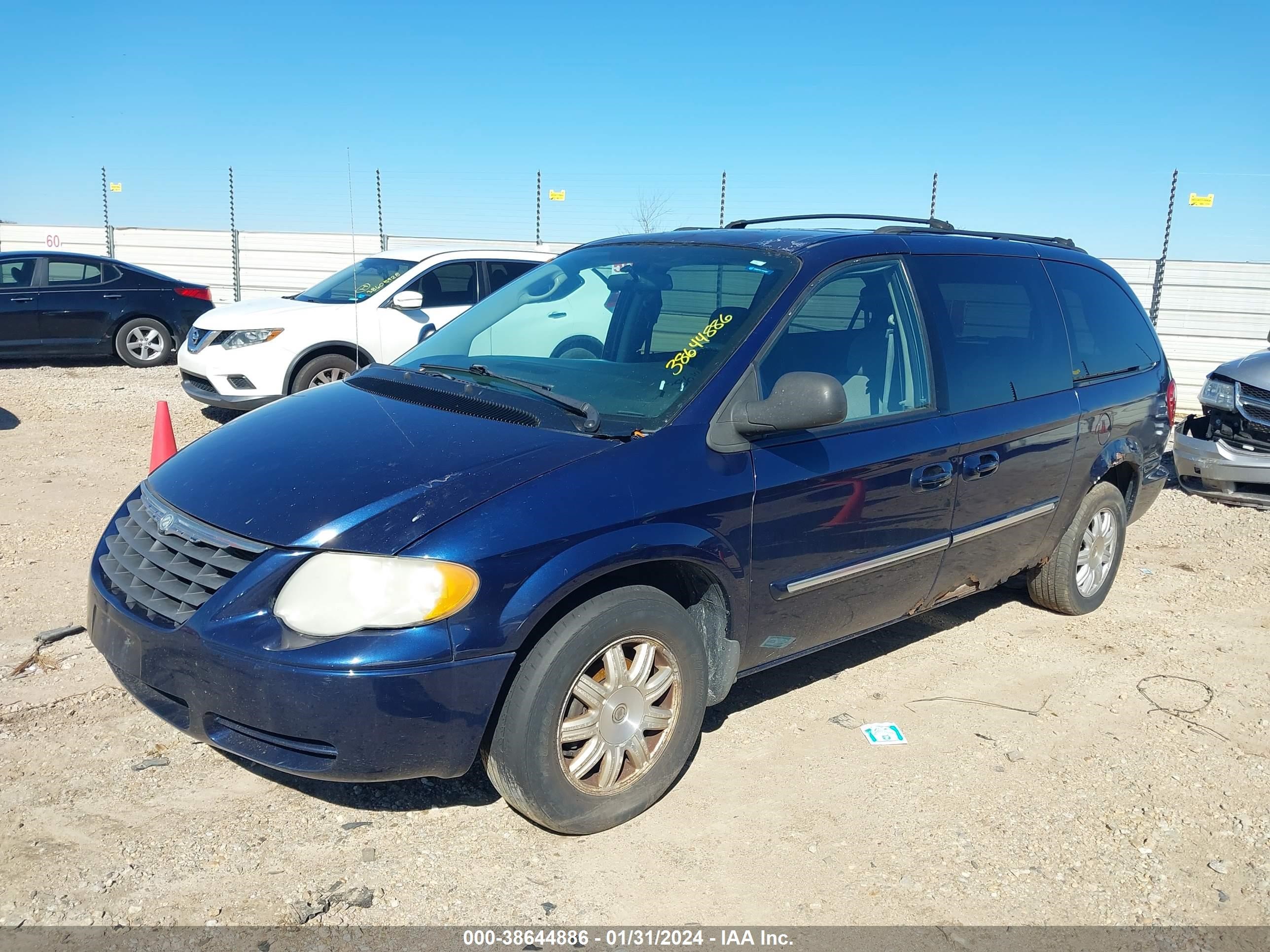 Photo 1 VIN: 2A4GP54L16R852720 - CHRYSLER TOWN & COUNTRY 