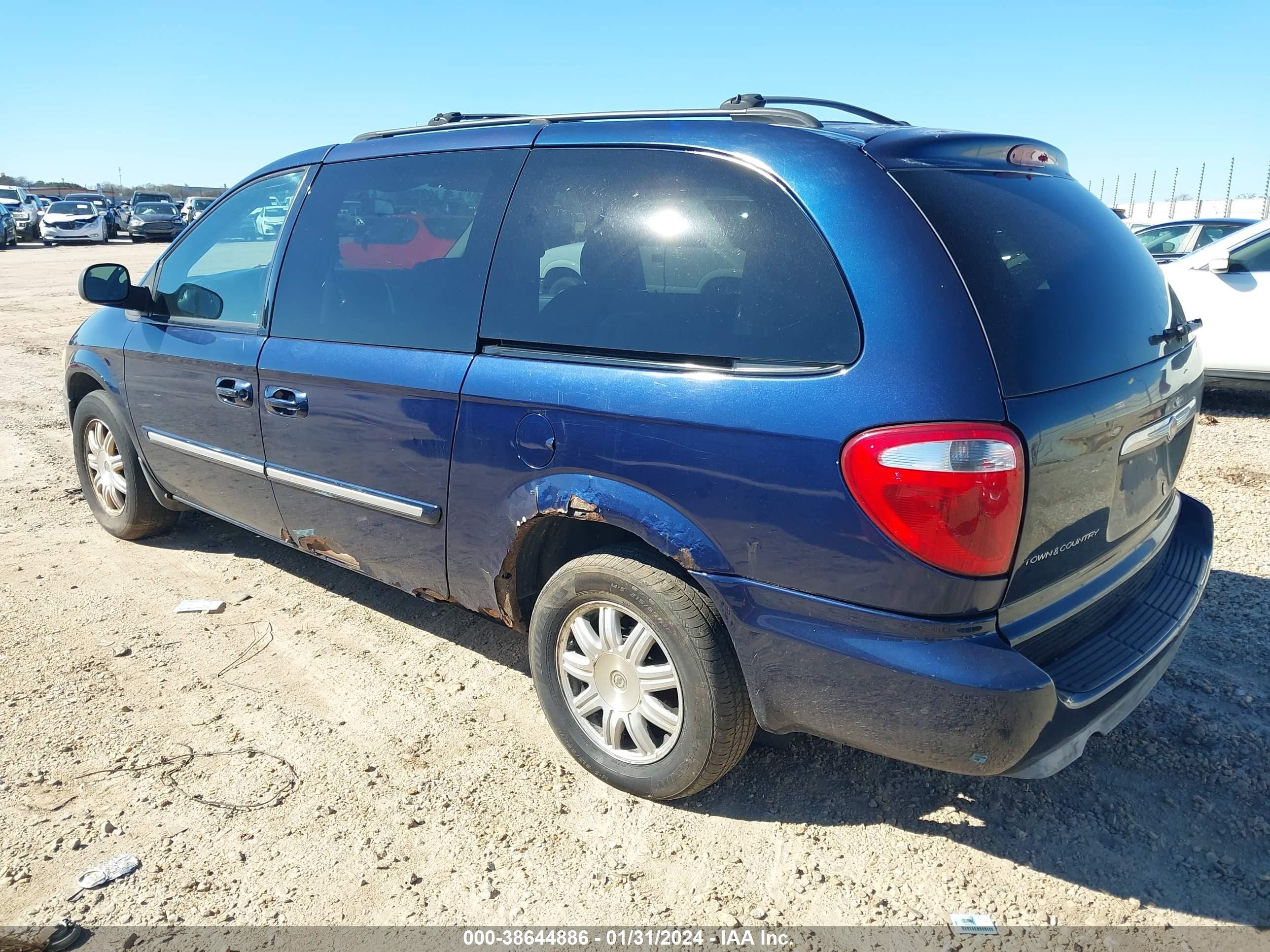 Photo 2 VIN: 2A4GP54L16R852720 - CHRYSLER TOWN & COUNTRY 