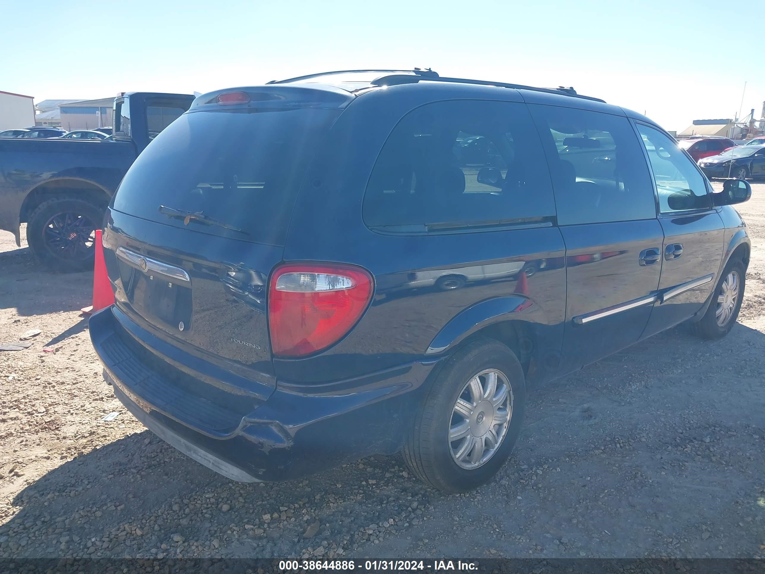 Photo 3 VIN: 2A4GP54L16R852720 - CHRYSLER TOWN & COUNTRY 