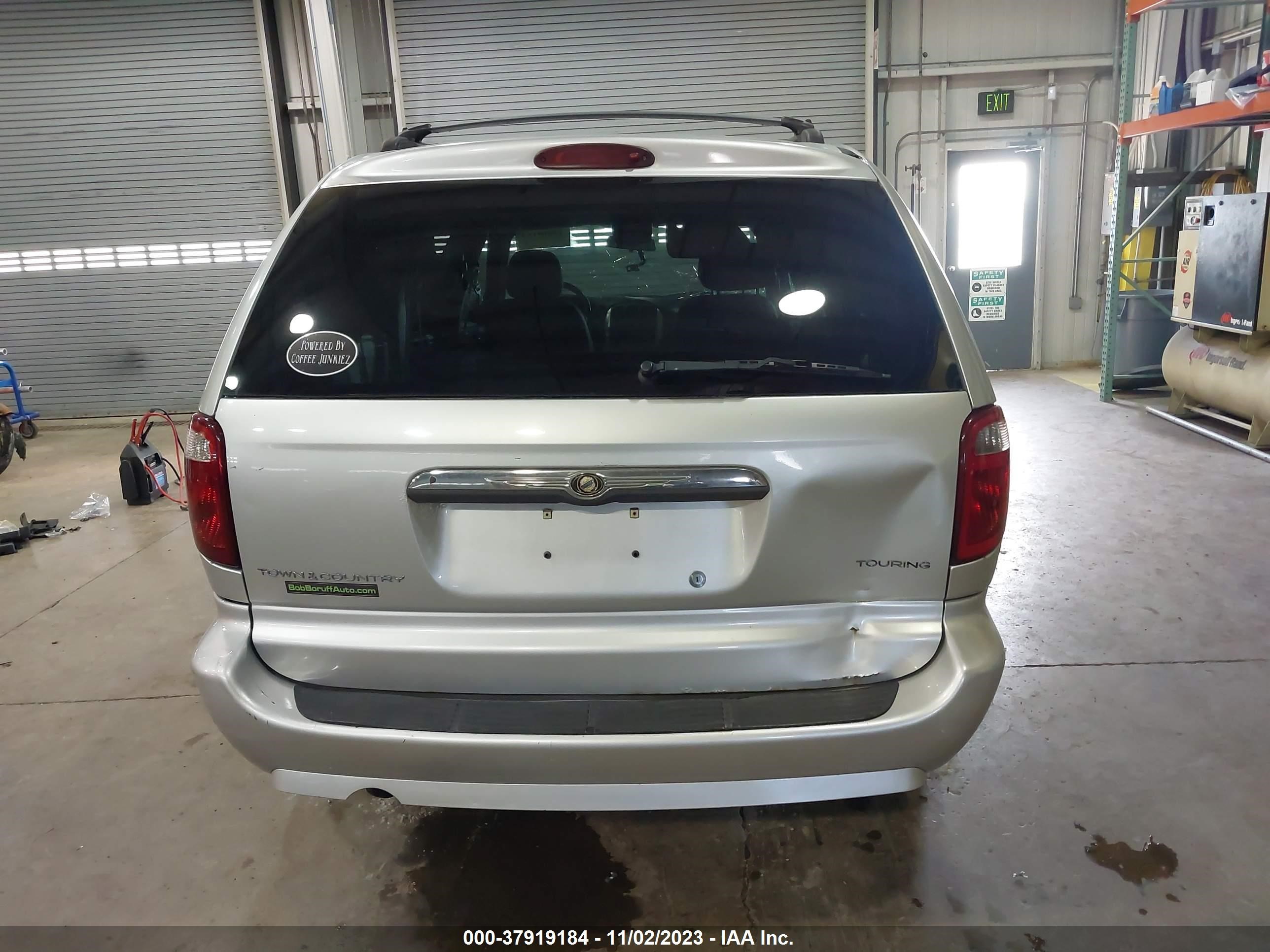 Photo 16 VIN: 2A4GP54L17R107421 - CHRYSLER TOWN & COUNTRY 