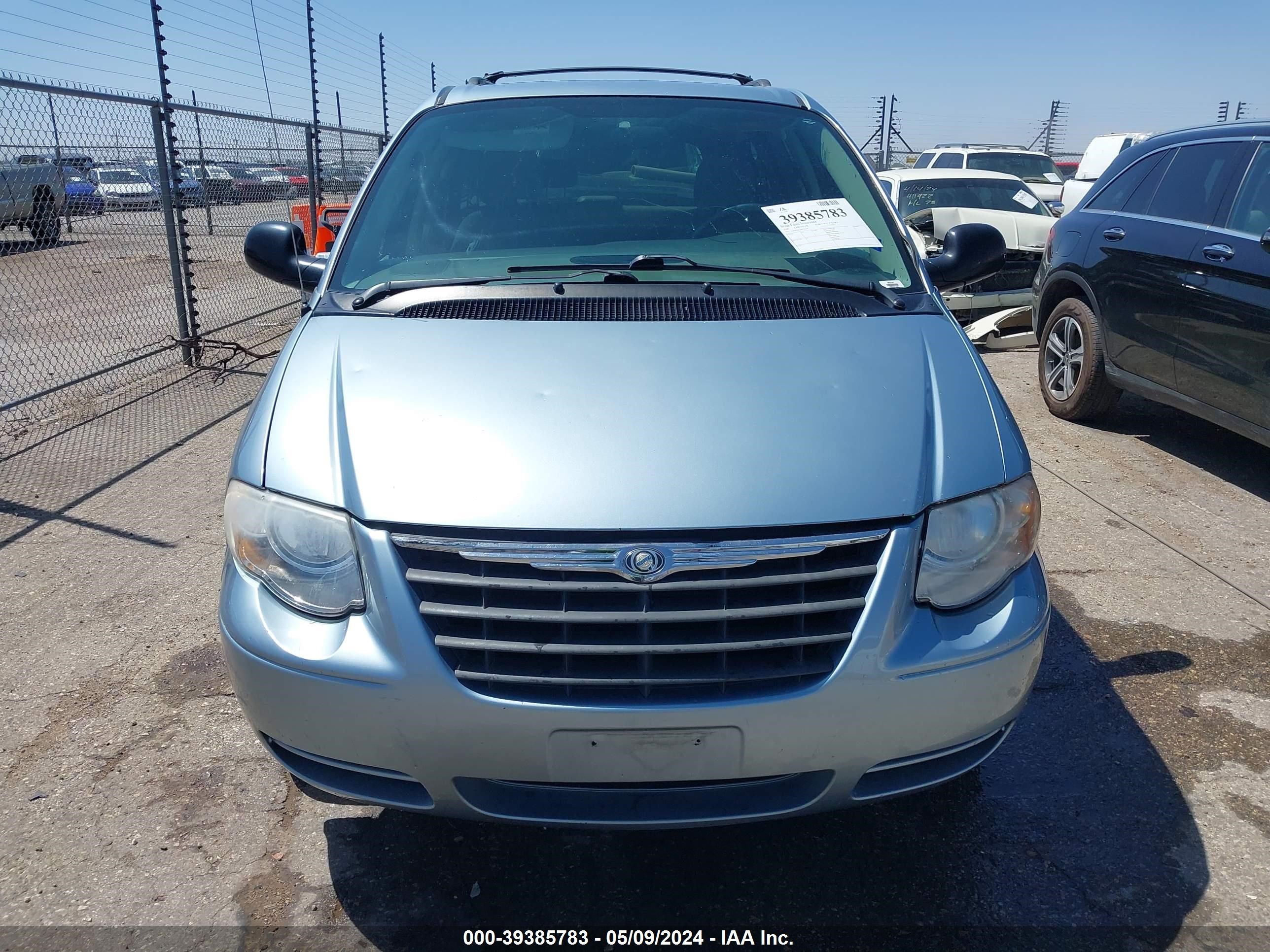 Photo 11 VIN: 2A4GP54L26R740475 - CHRYSLER TOWN & COUNTRY 