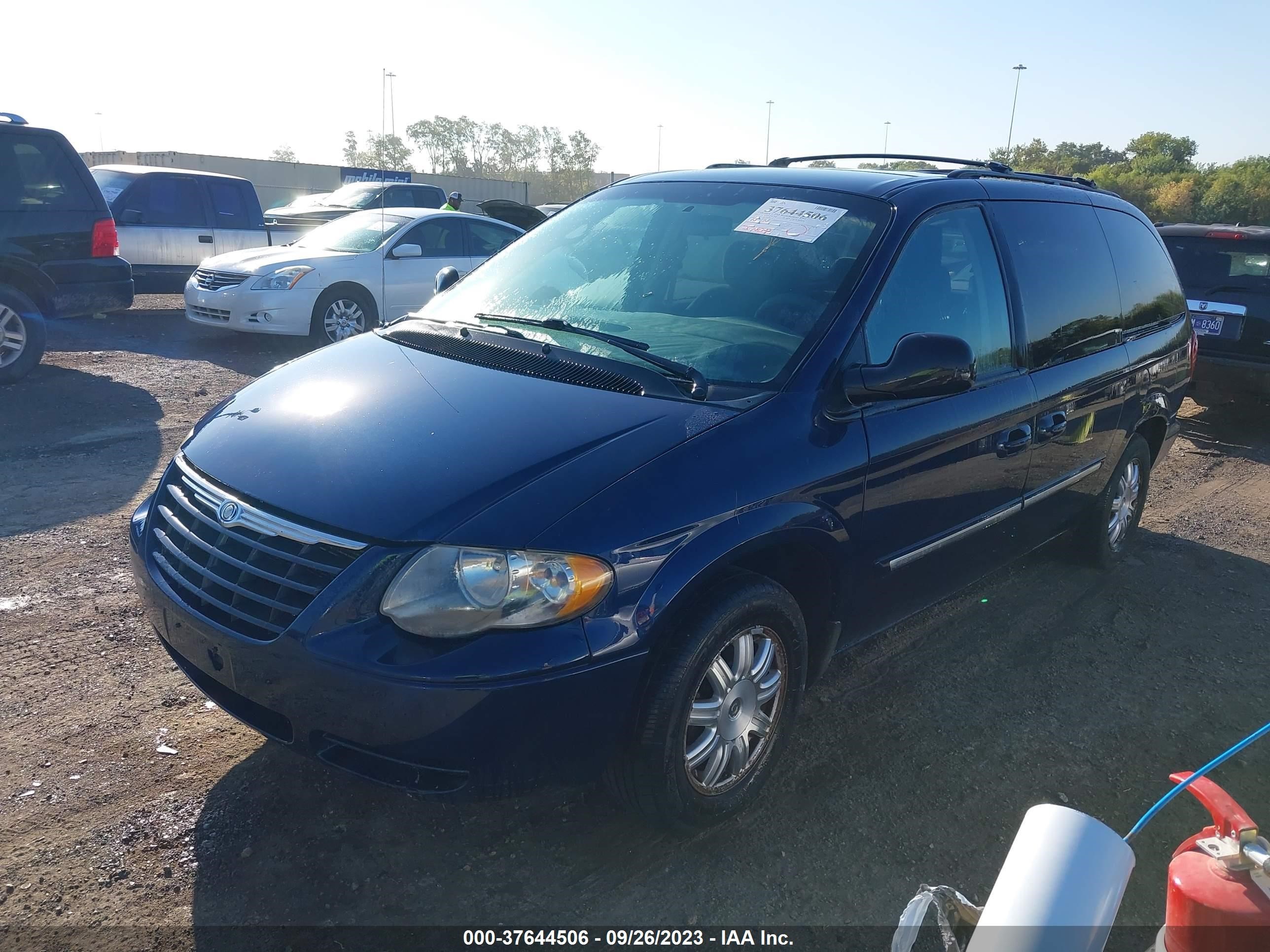 Photo 1 VIN: 2A4GP54L26R796075 - CHRYSLER TOWN & COUNTRY 