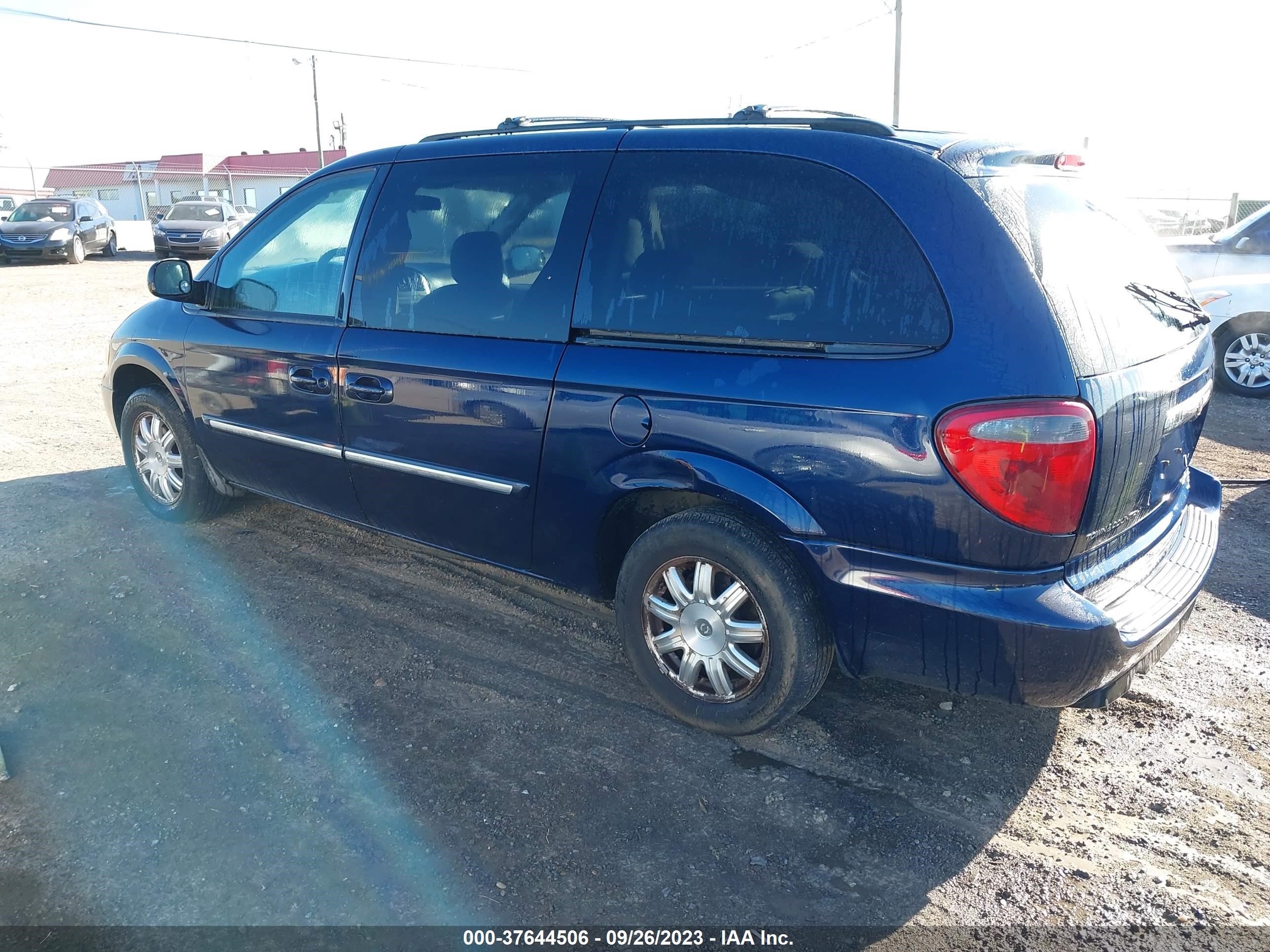 Photo 2 VIN: 2A4GP54L26R796075 - CHRYSLER TOWN & COUNTRY 