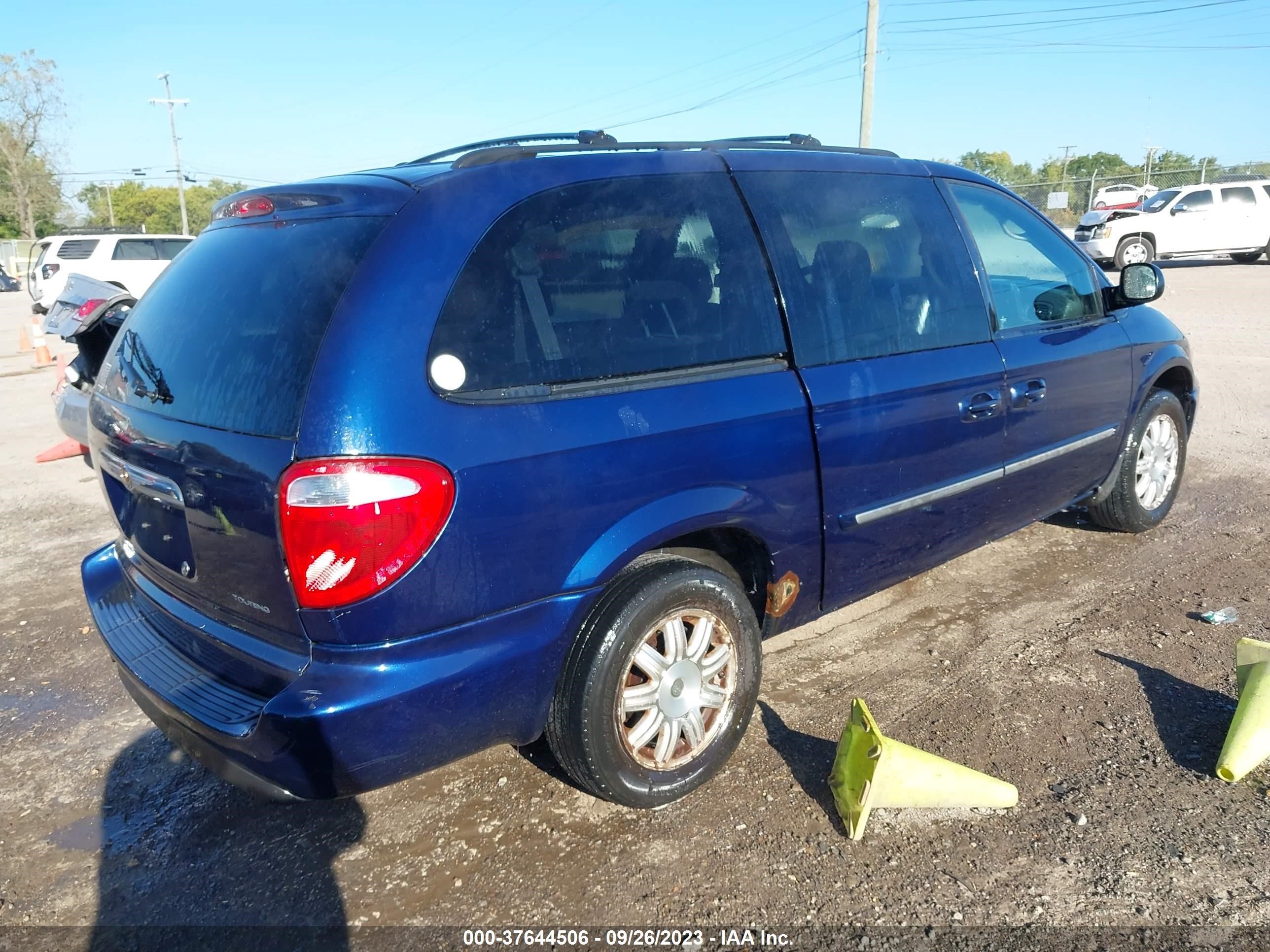 Photo 3 VIN: 2A4GP54L26R796075 - CHRYSLER TOWN & COUNTRY 