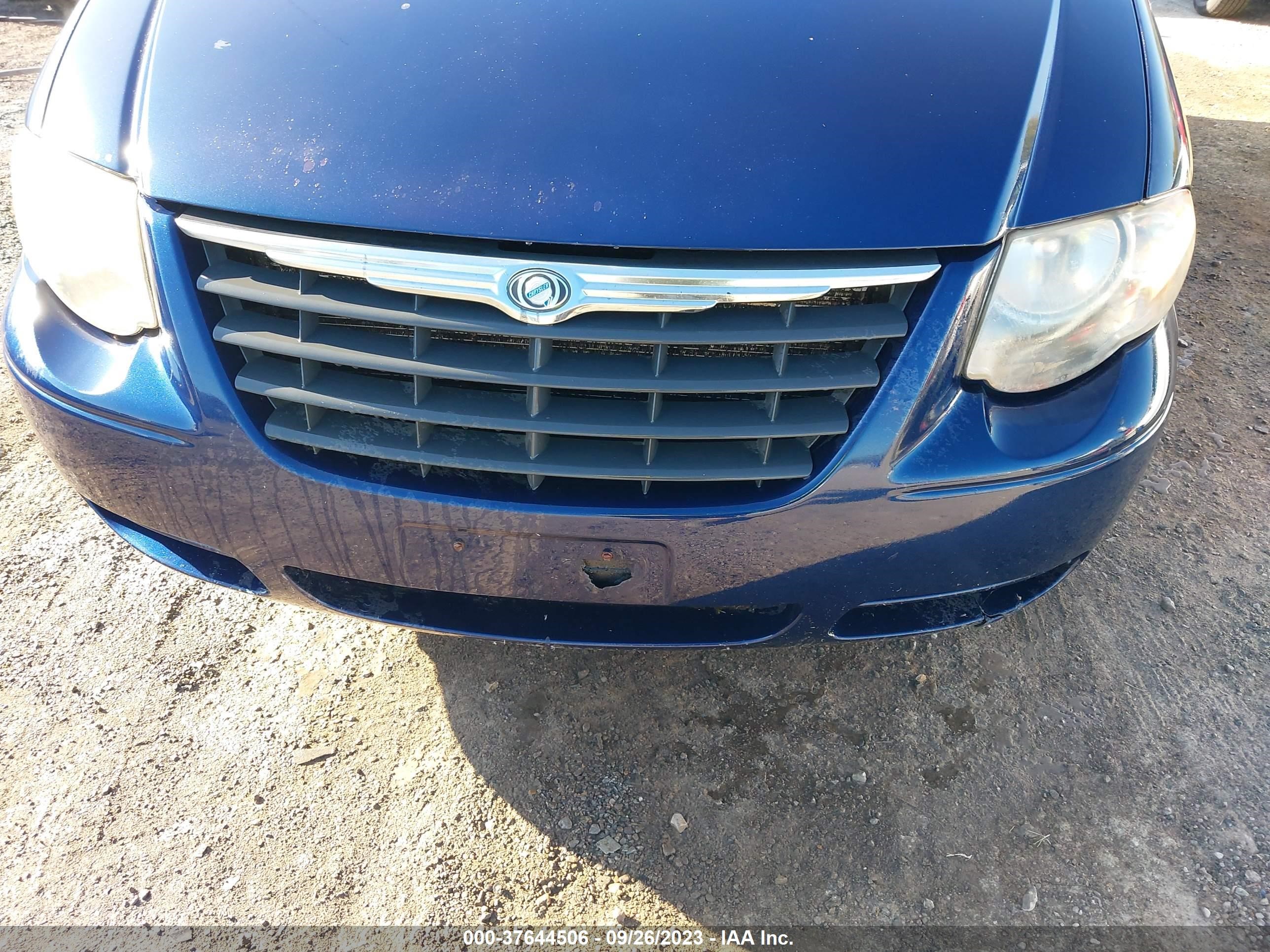 Photo 5 VIN: 2A4GP54L26R796075 - CHRYSLER TOWN & COUNTRY 