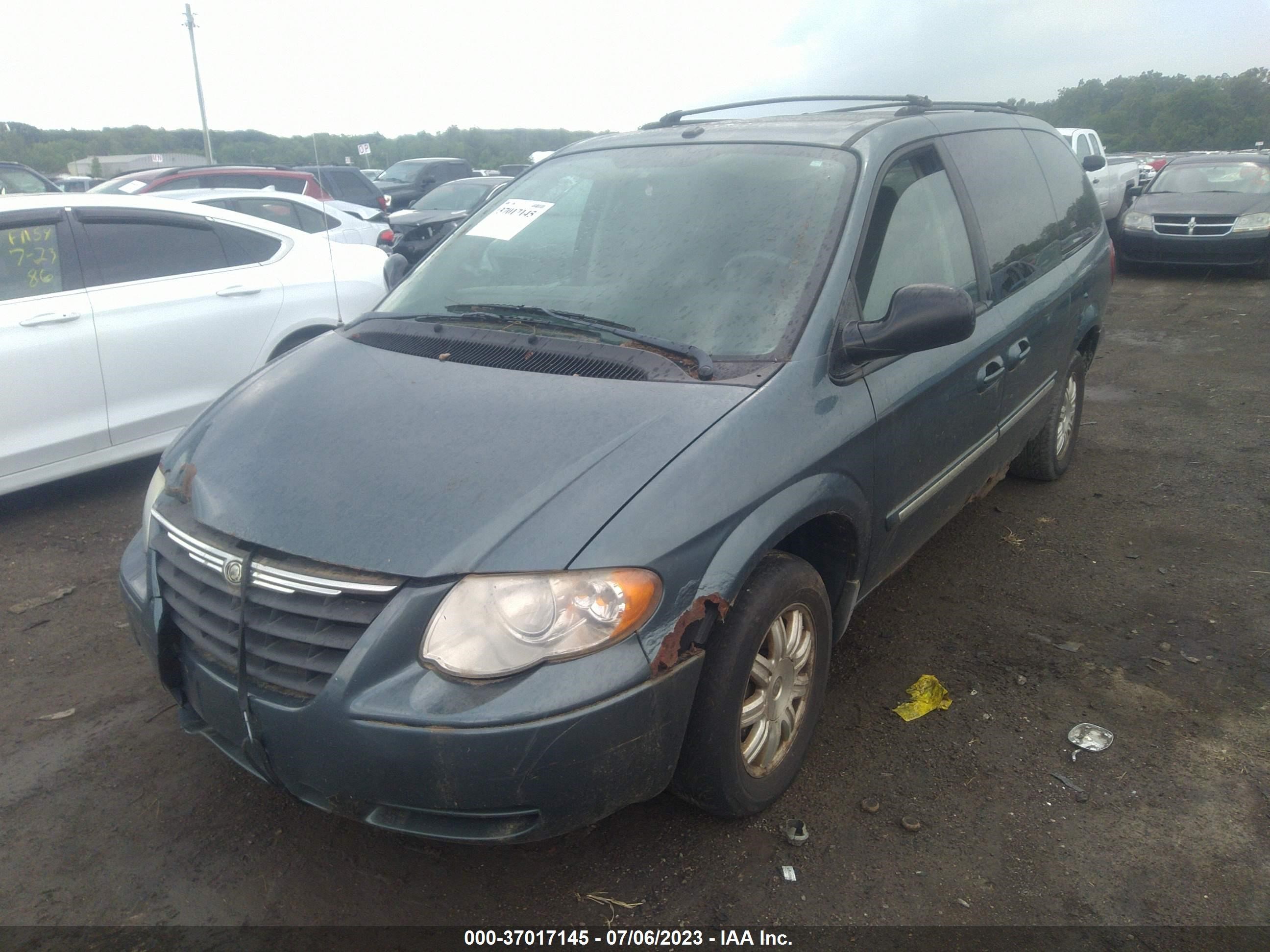 Photo 1 VIN: 2A4GP54L26R798568 - CHRYSLER TOWN & COUNTRY 