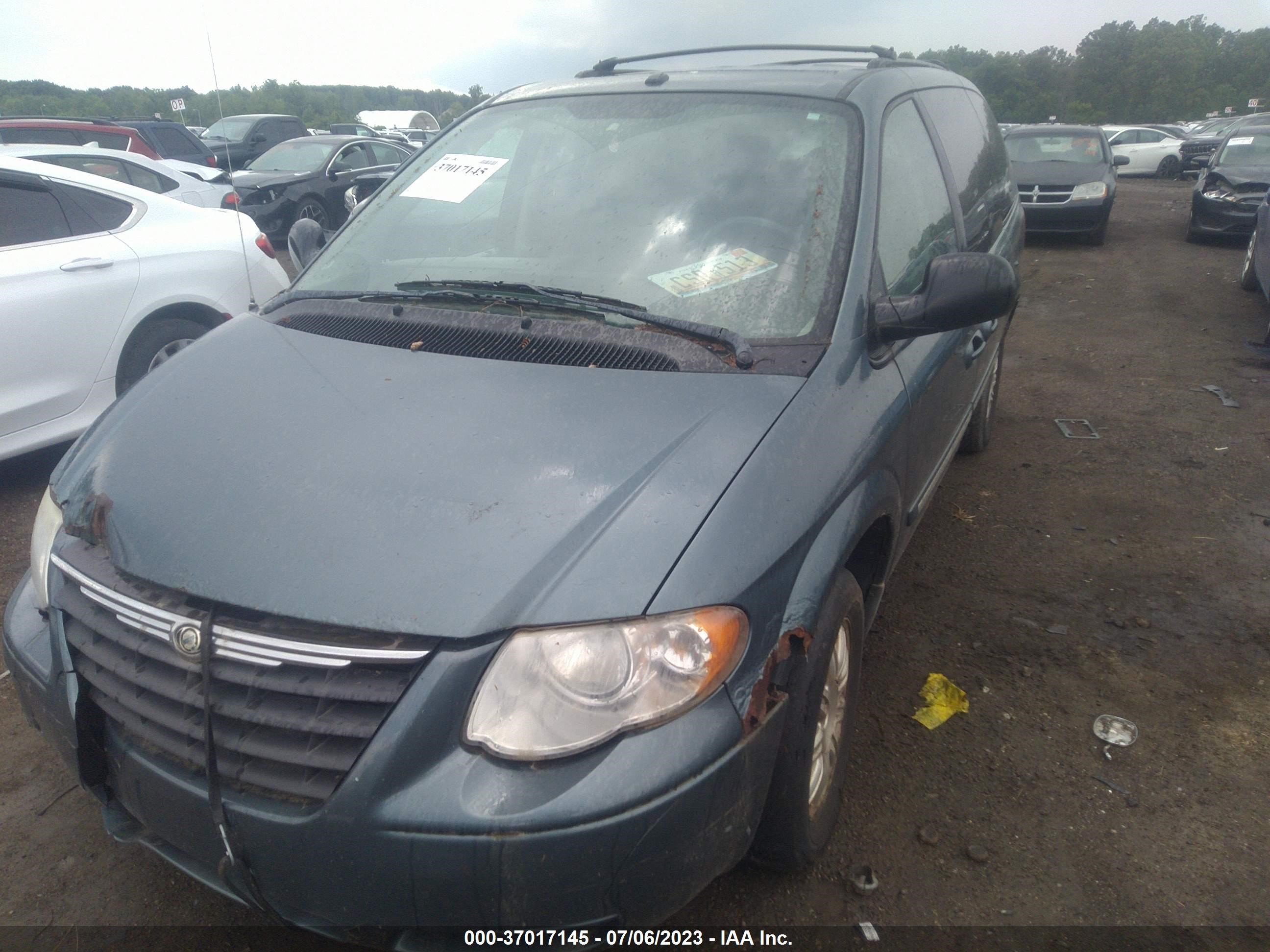 Photo 5 VIN: 2A4GP54L26R798568 - CHRYSLER TOWN & COUNTRY 