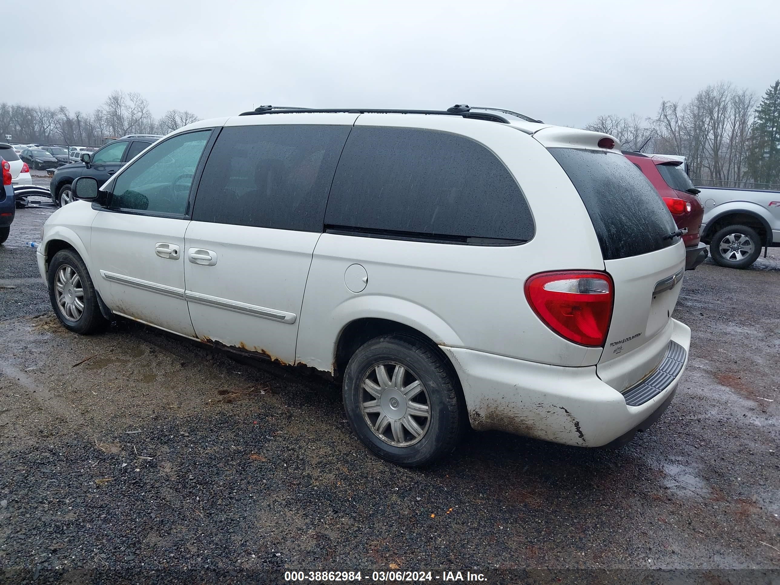 Photo 2 VIN: 2A4GP54L36R802143 - CHRYSLER TOWN & COUNTRY 