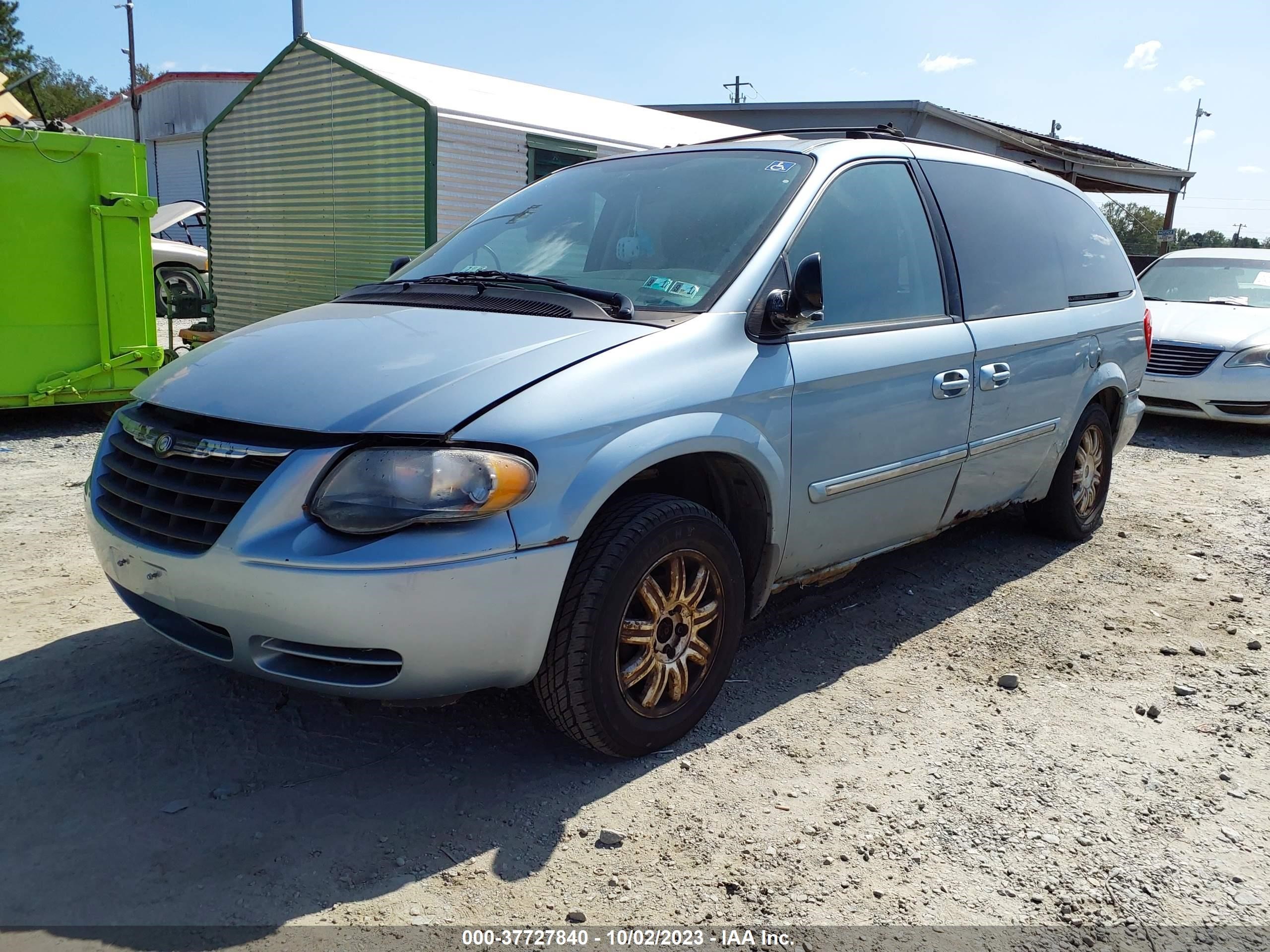 Photo 1 VIN: 2A4GP54L46R660823 - CHRYSLER TOWN & COUNTRY 