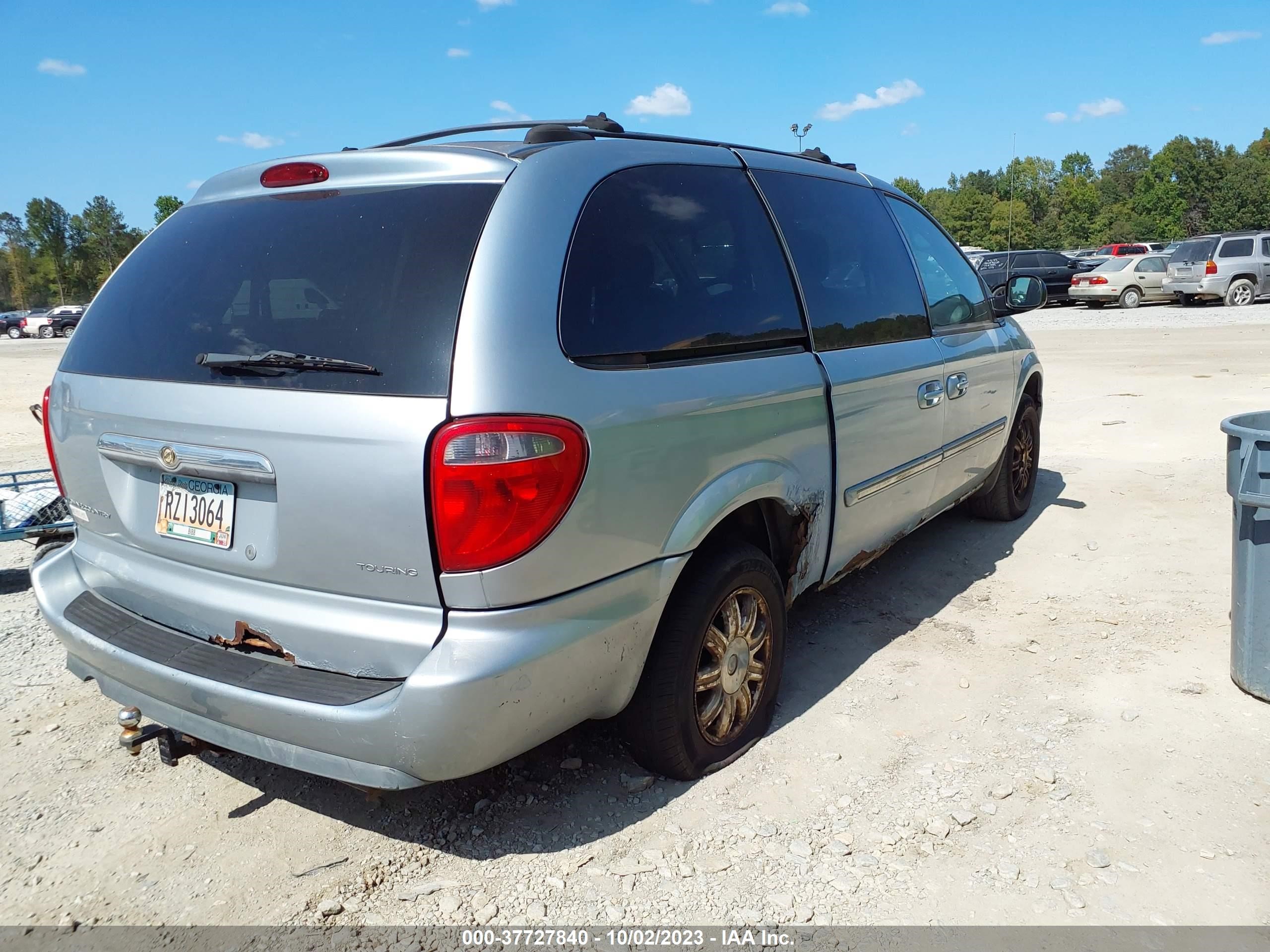 Photo 3 VIN: 2A4GP54L46R660823 - CHRYSLER TOWN & COUNTRY 