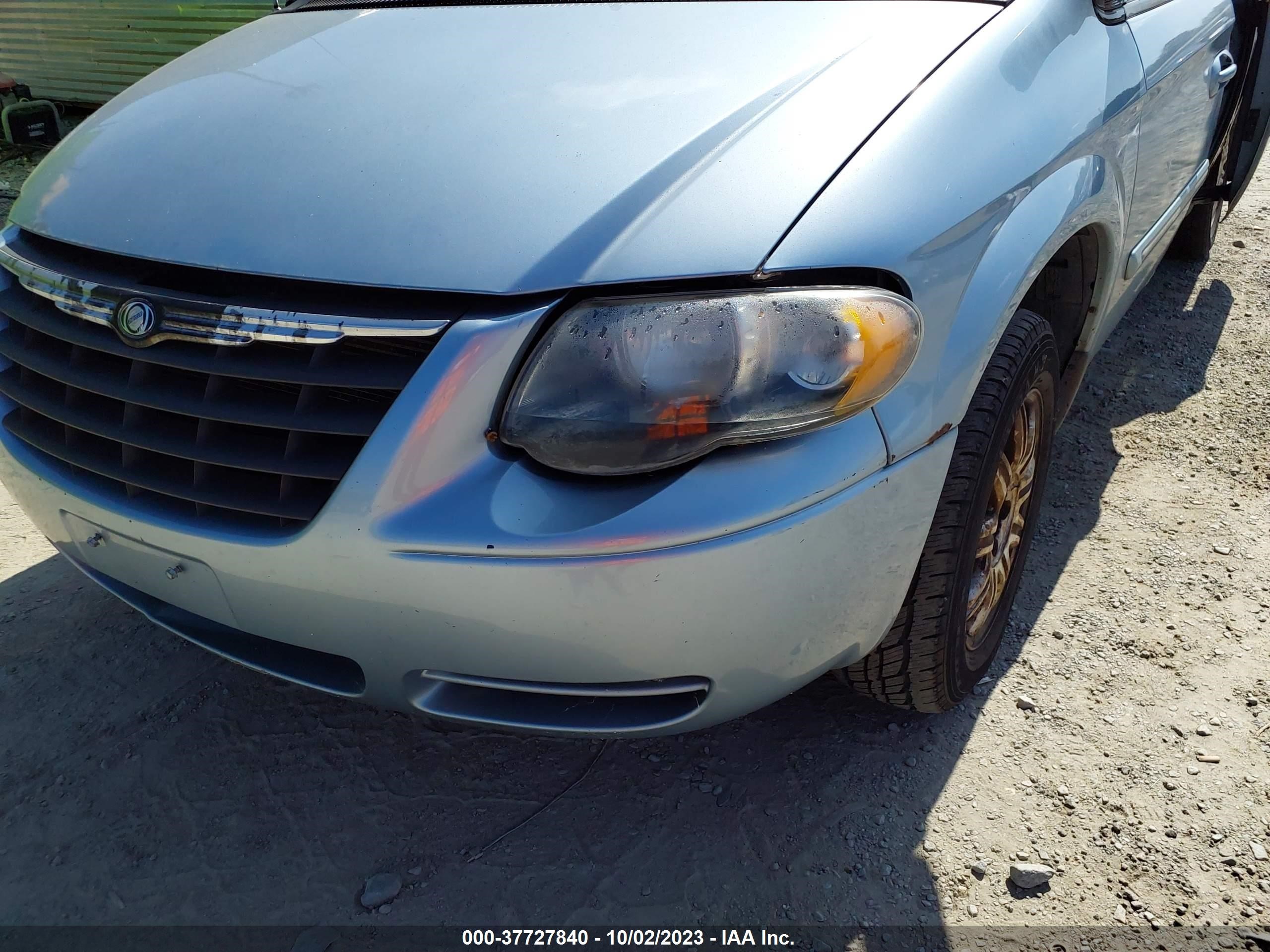 Photo 5 VIN: 2A4GP54L46R660823 - CHRYSLER TOWN & COUNTRY 