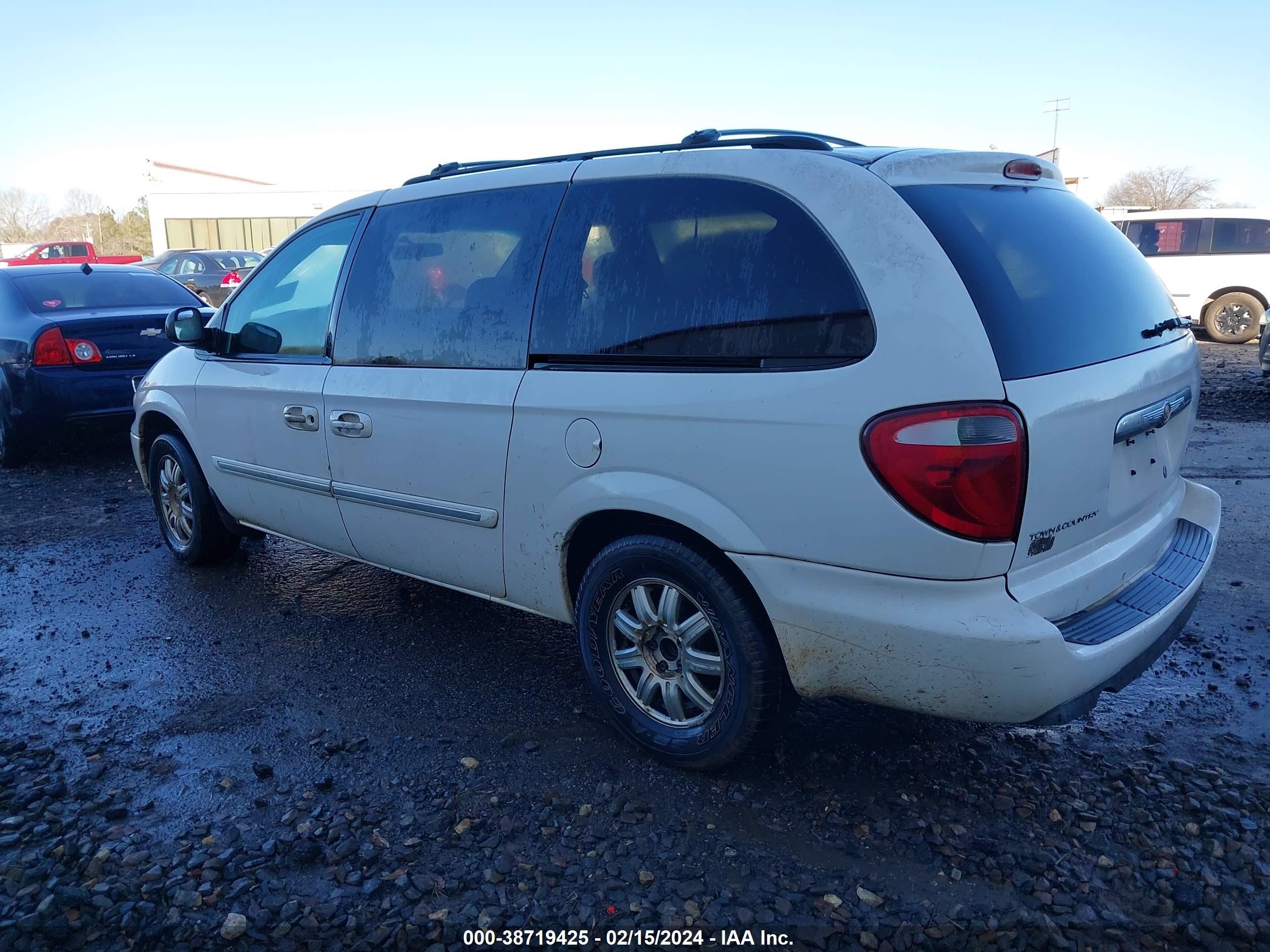 Photo 2 VIN: 2A4GP54L46R901280 - CHRYSLER TOWN & COUNTRY 