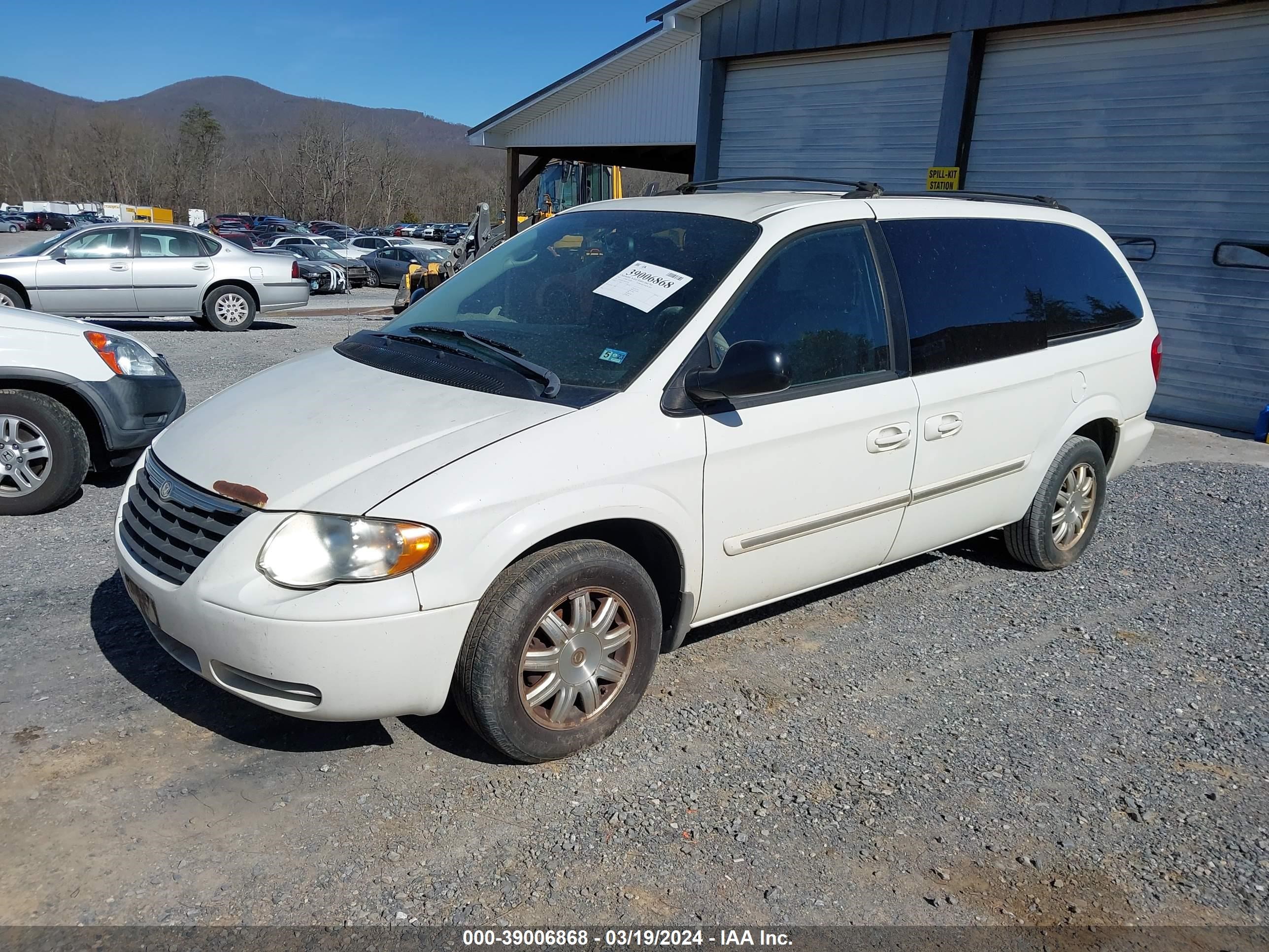 Photo 1 VIN: 2A4GP54L47R302350 - CHRYSLER TOWN & COUNTRY 