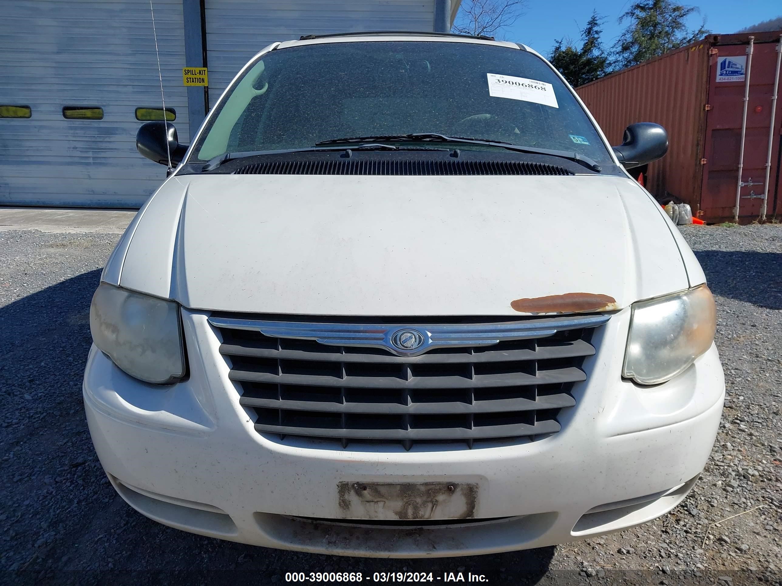 Photo 11 VIN: 2A4GP54L47R302350 - CHRYSLER TOWN & COUNTRY 